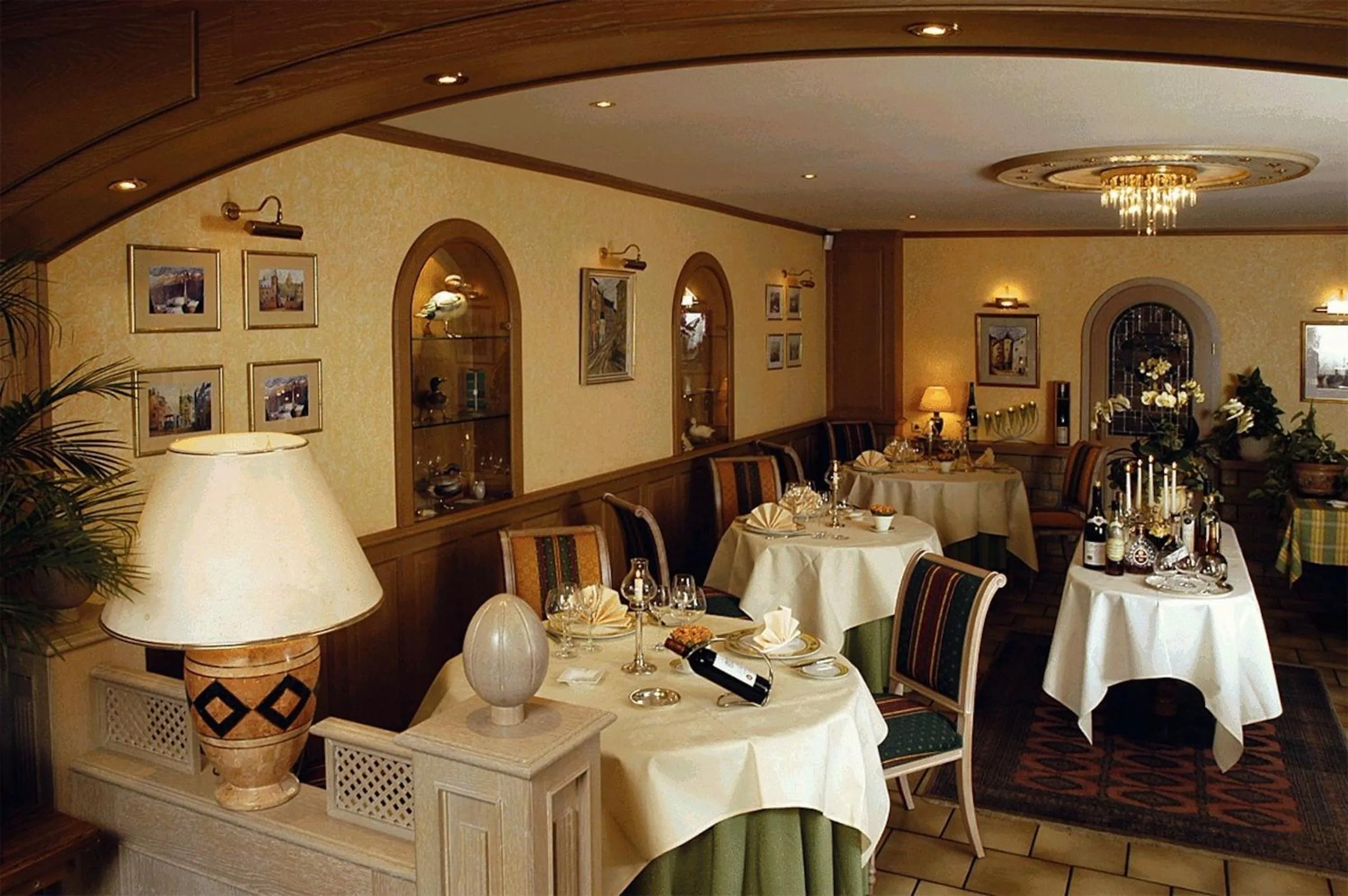 Restaurant/places to eat in Domaine de la Forêt