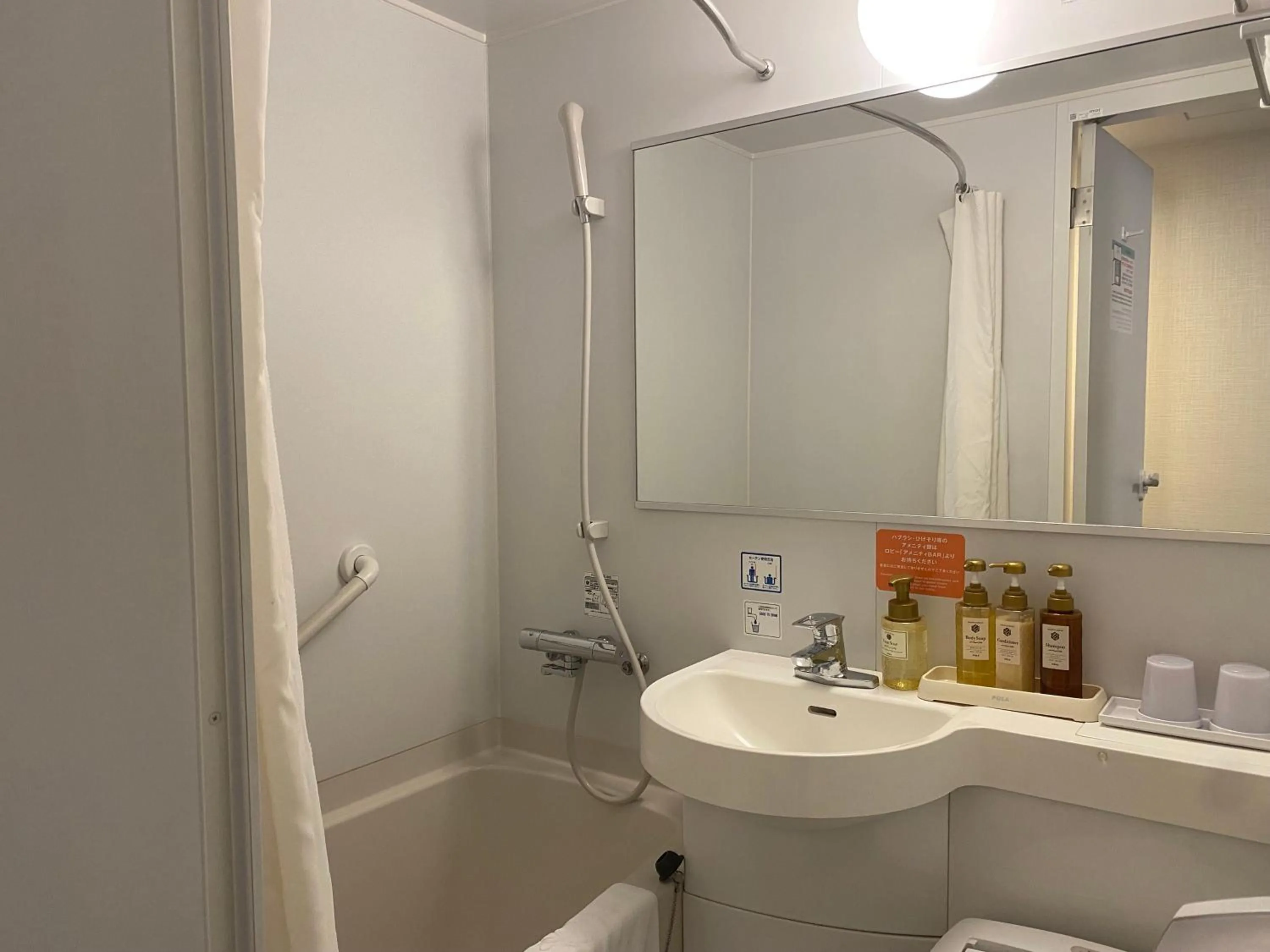 Photo of the whole room in Sanco Inn Tsu Ekimae