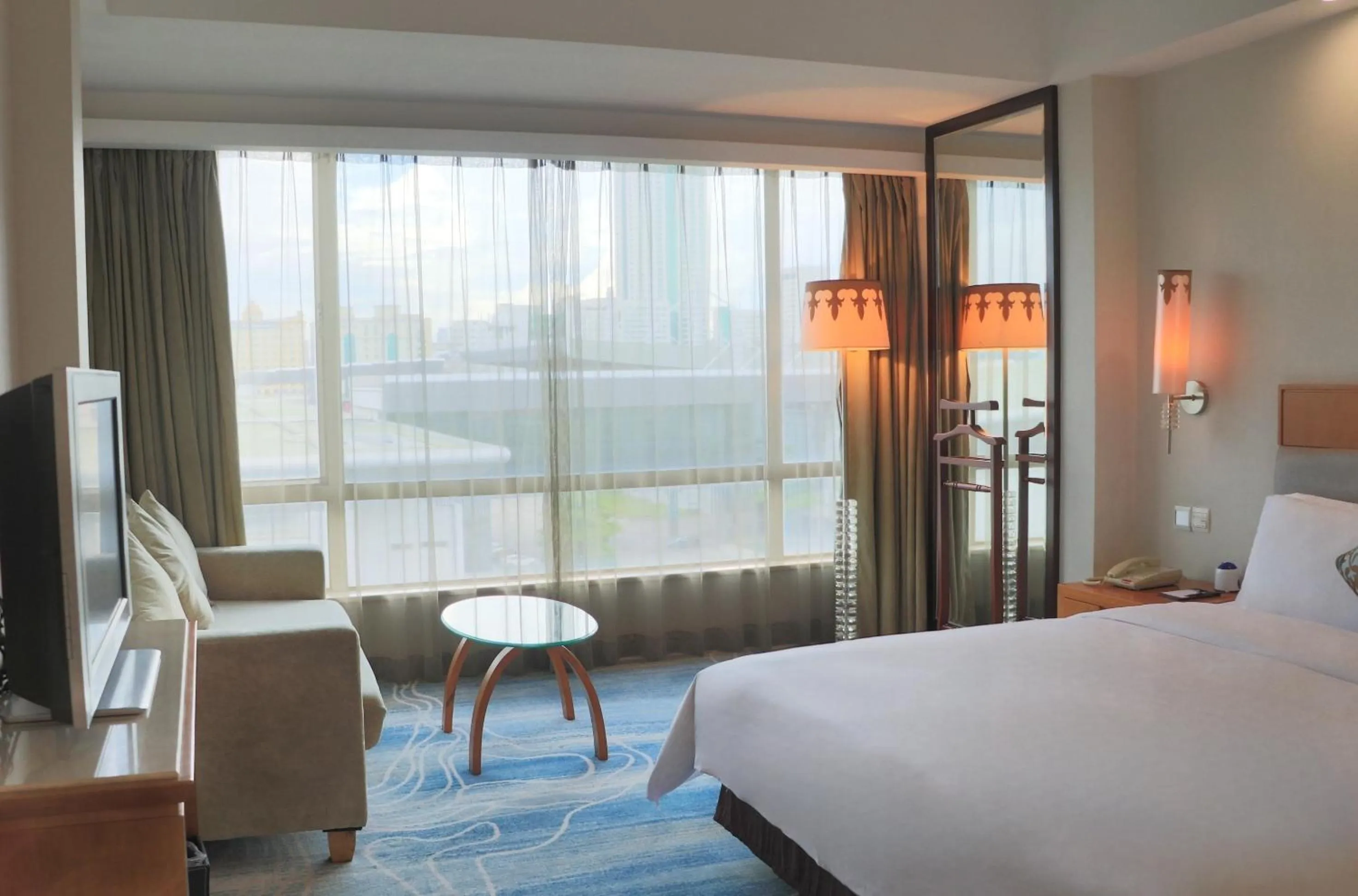 Photo of the whole room, Bed in Dongguan Well Garden Hotel