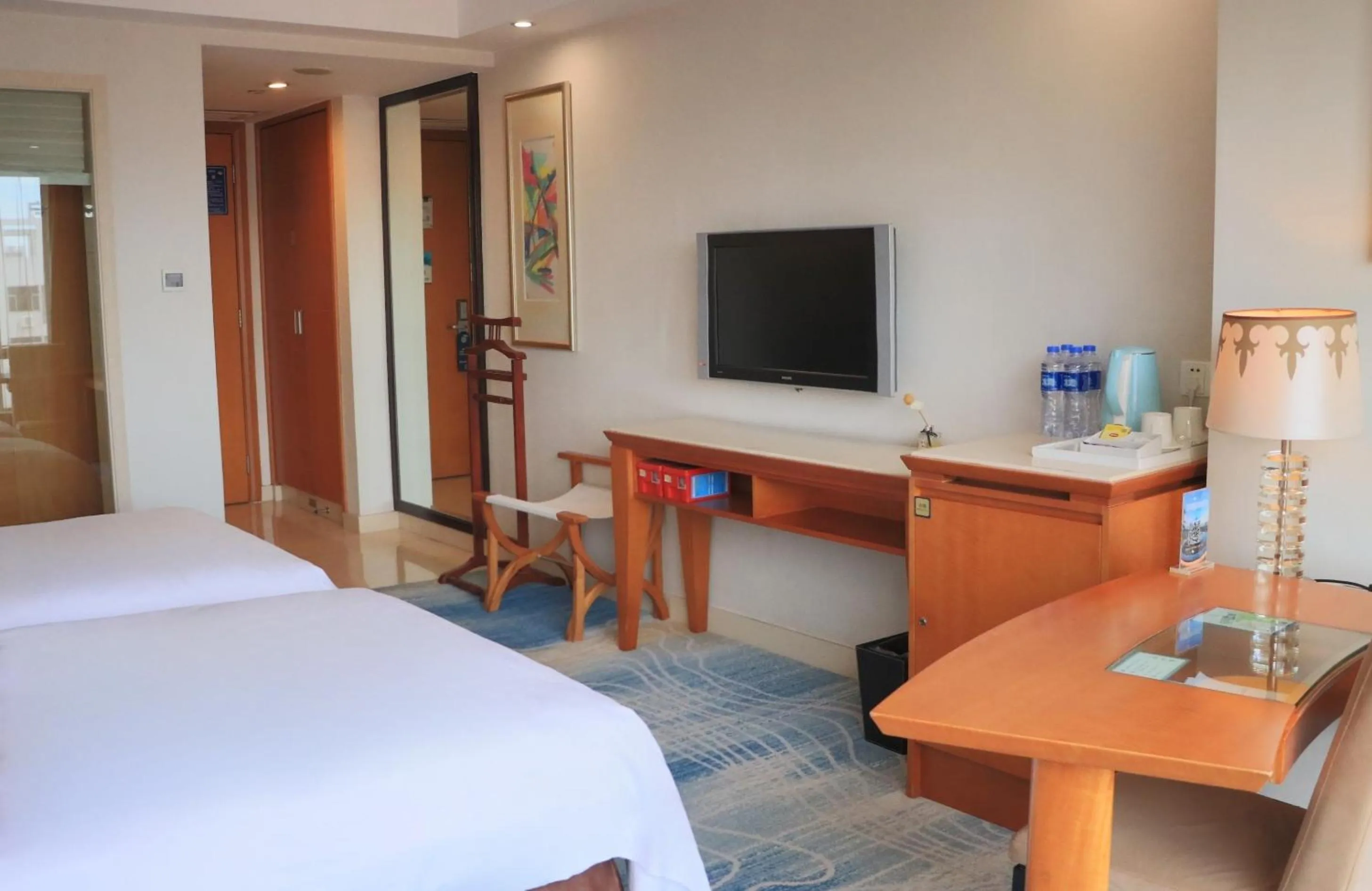 Photo of the whole room, Bed in Dongguan Well Garden Hotel