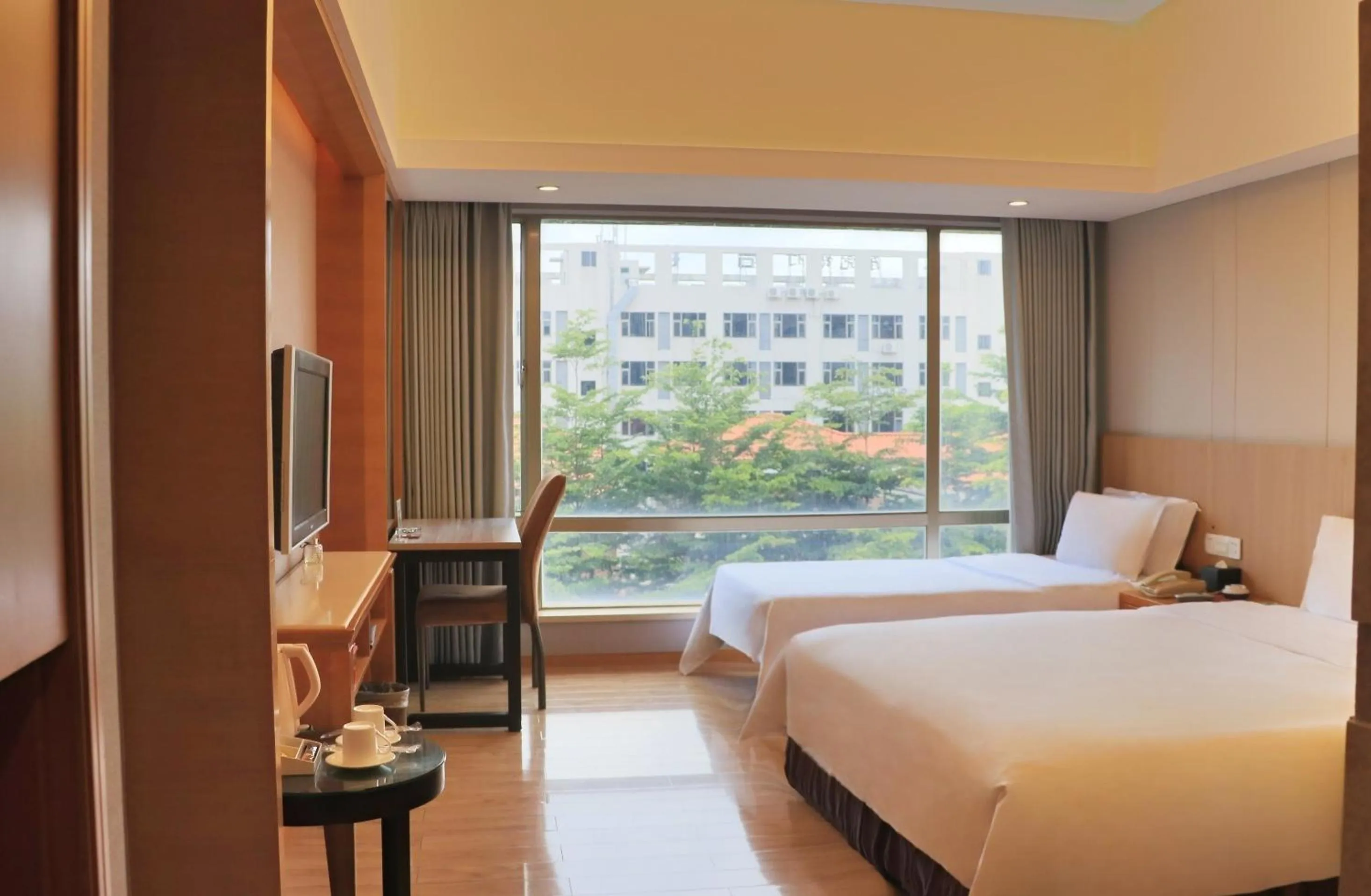 Photo of the whole room, Bed in Dongguan Well Garden Hotel