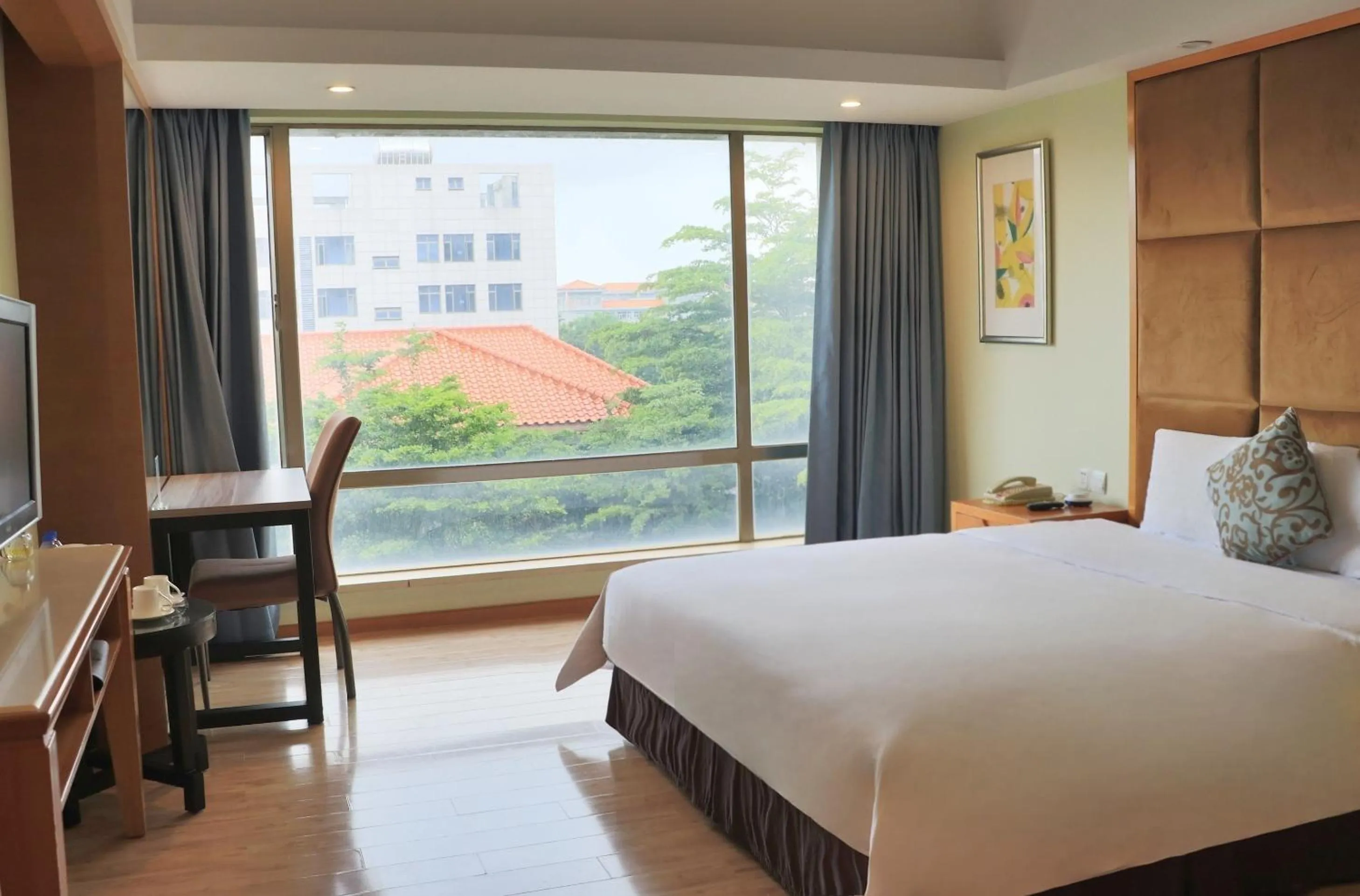 Photo of the whole room, Bed in Dongguan Well Garden Hotel