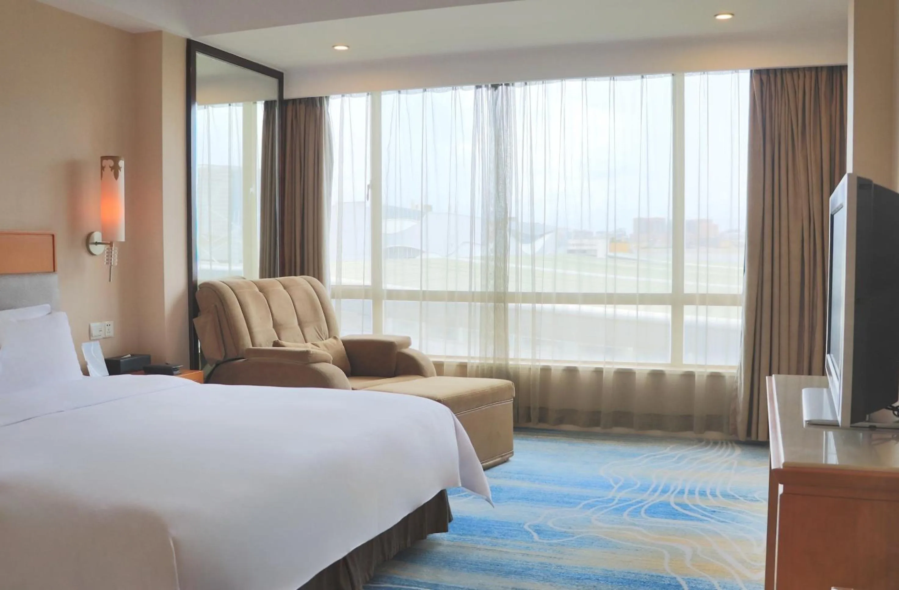 Bedroom, Bed in Dongguan Well Garden Hotel