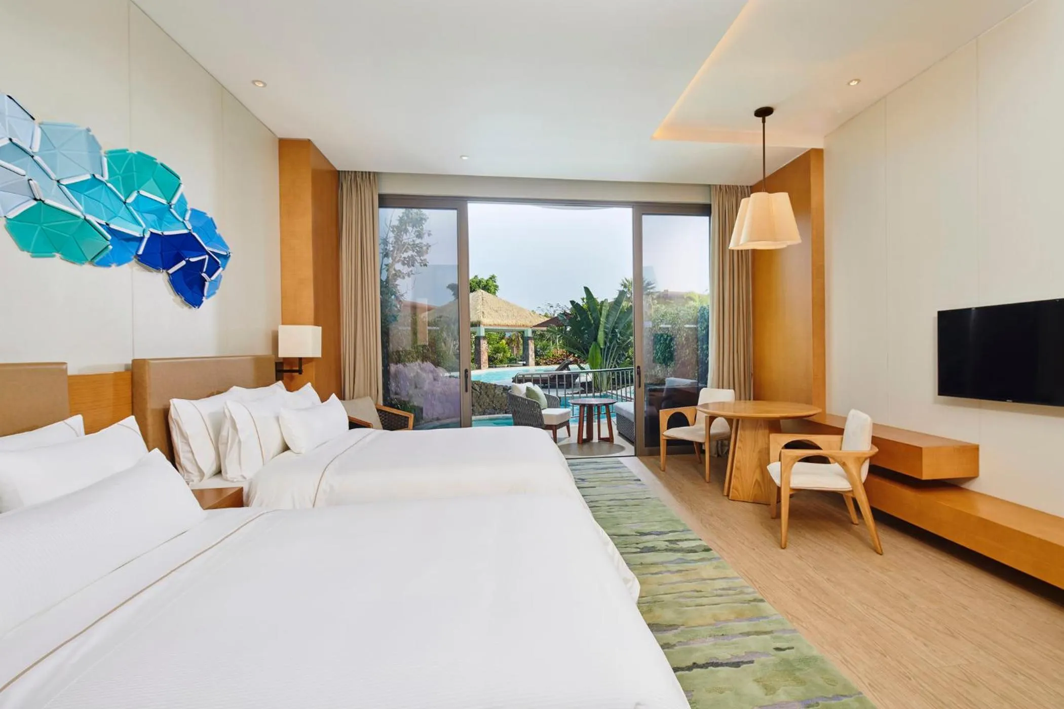 Swimming pool, Bed in The Westin Shimei Bay Resort
