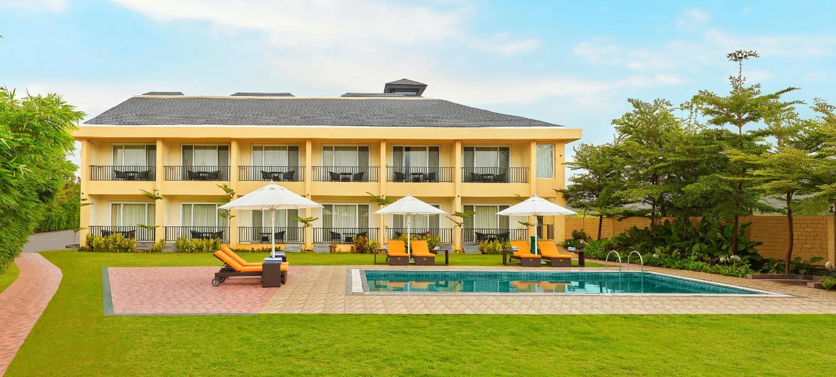 Property building in Tropical Retreat By Zuper