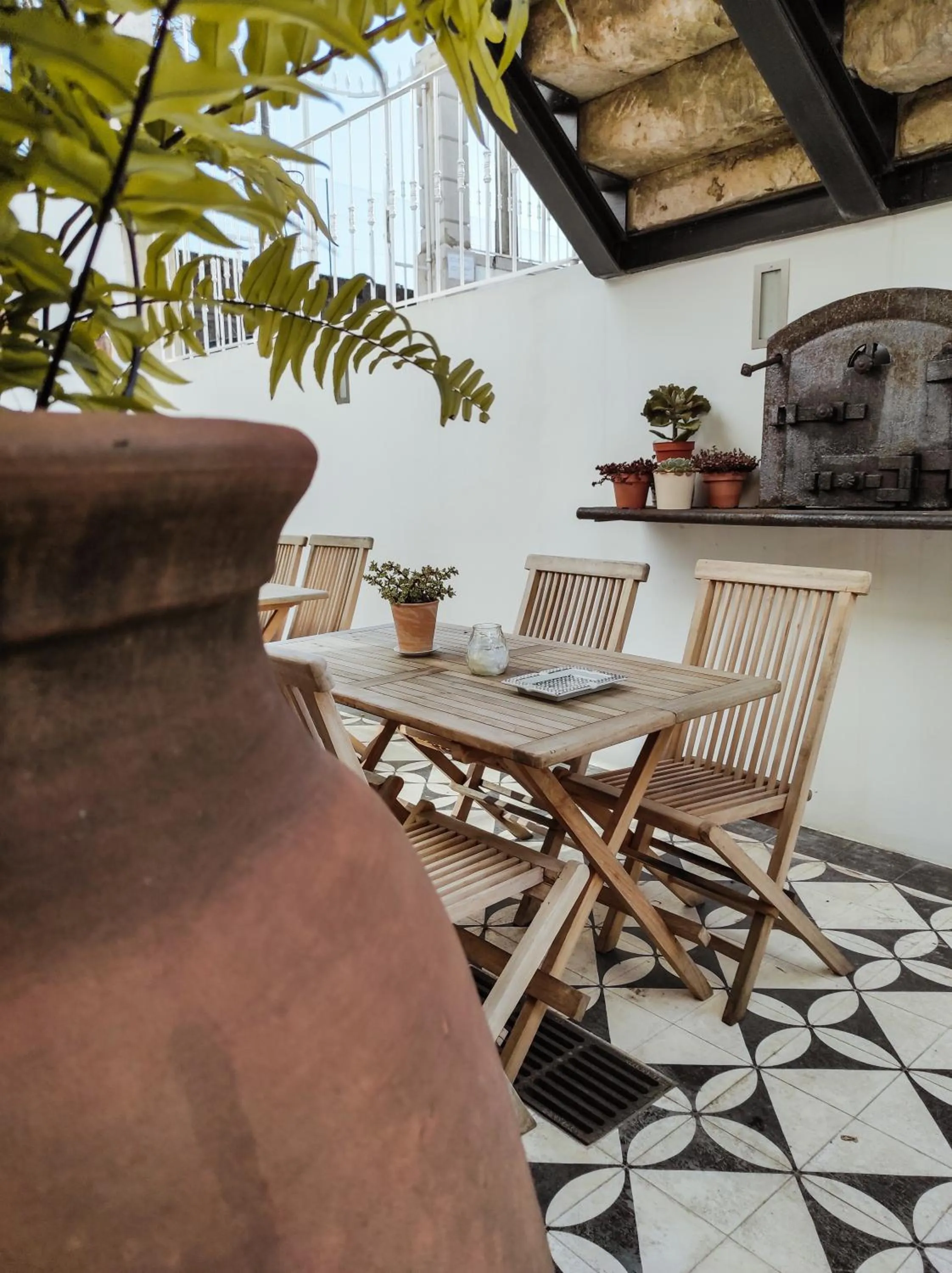 Patio in Casa de São Bento by PURUS