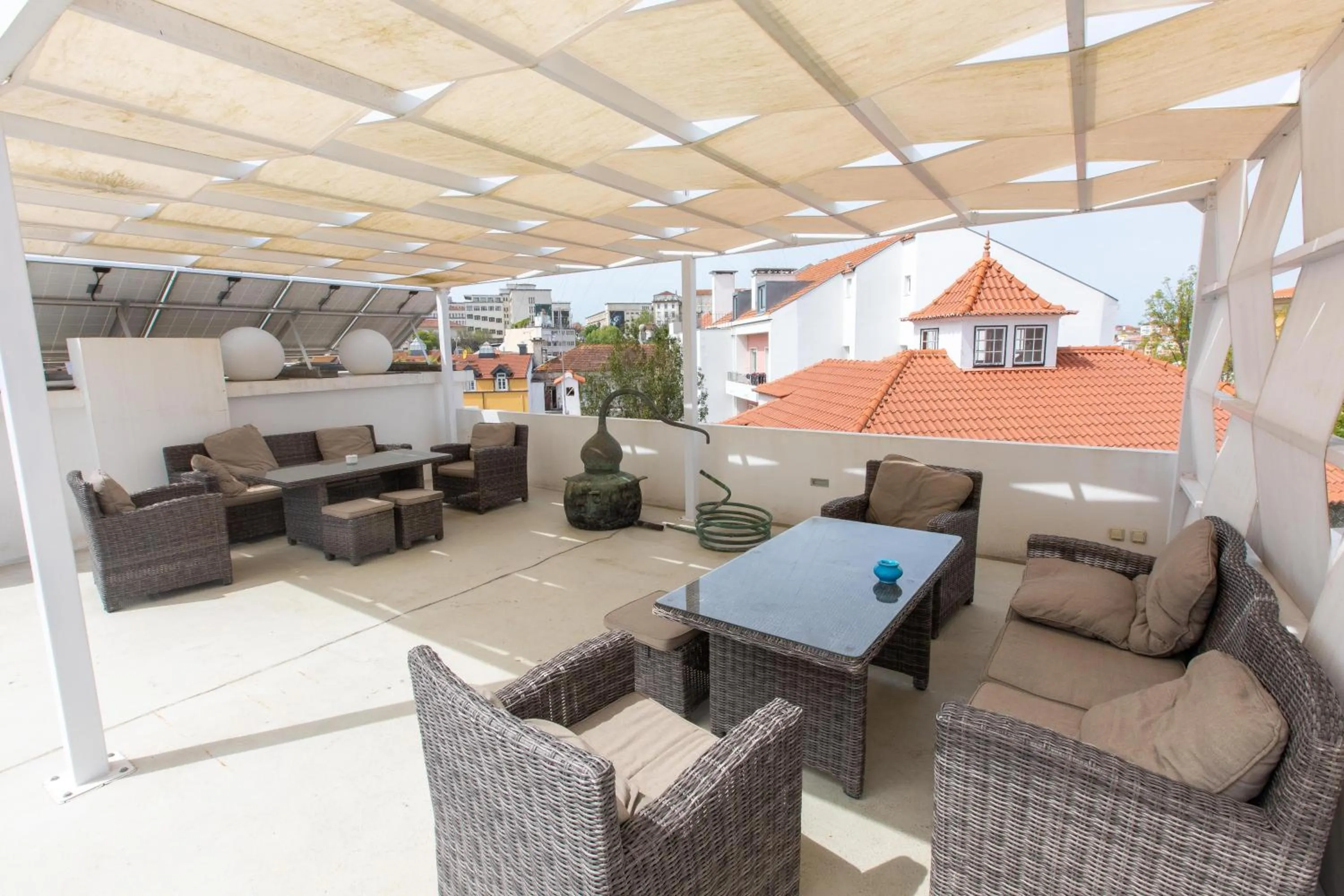 Balcony/Terrace in Casa de São Bento by PURUS