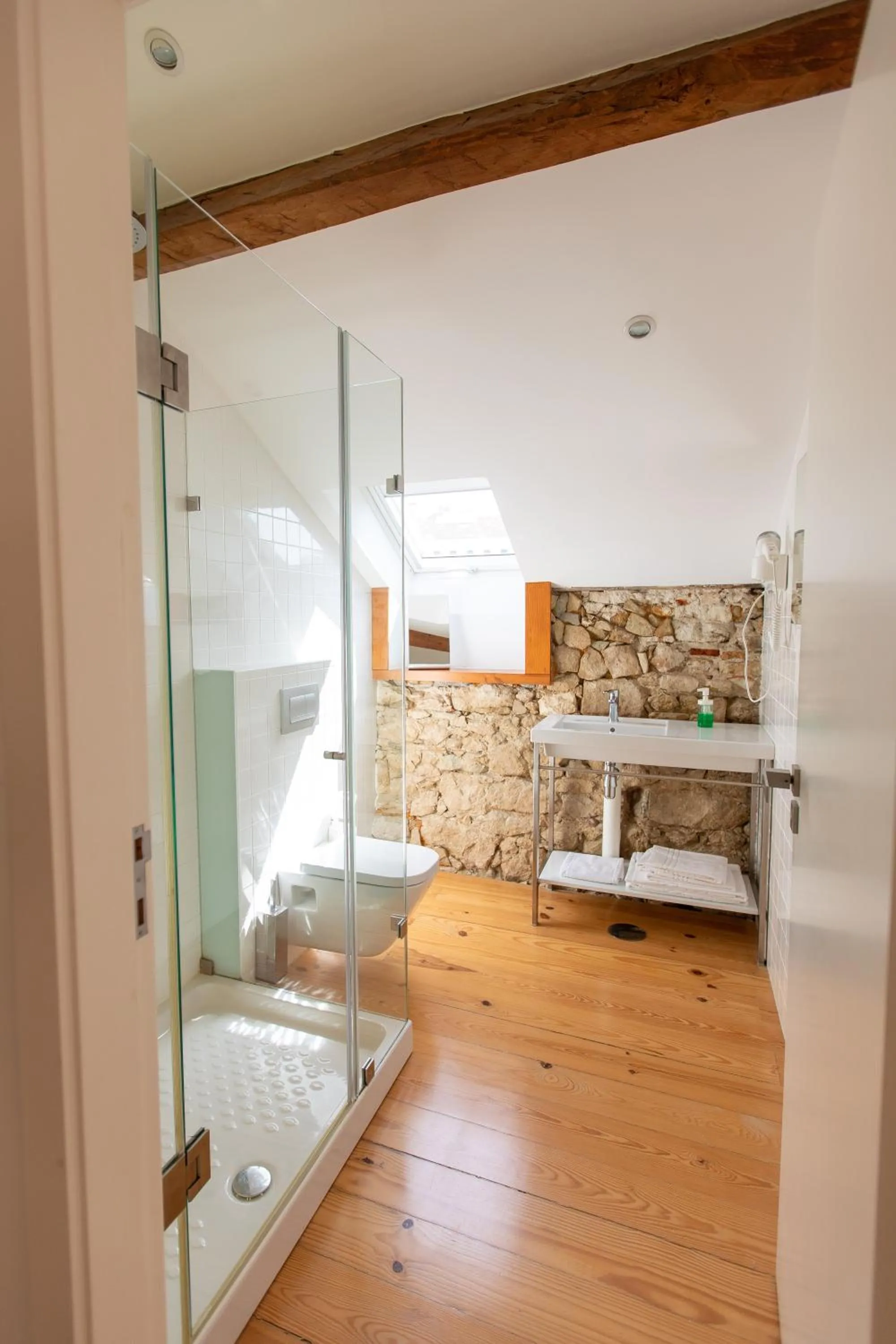 Bathroom, Bed in Casa de São Bento by PURUS