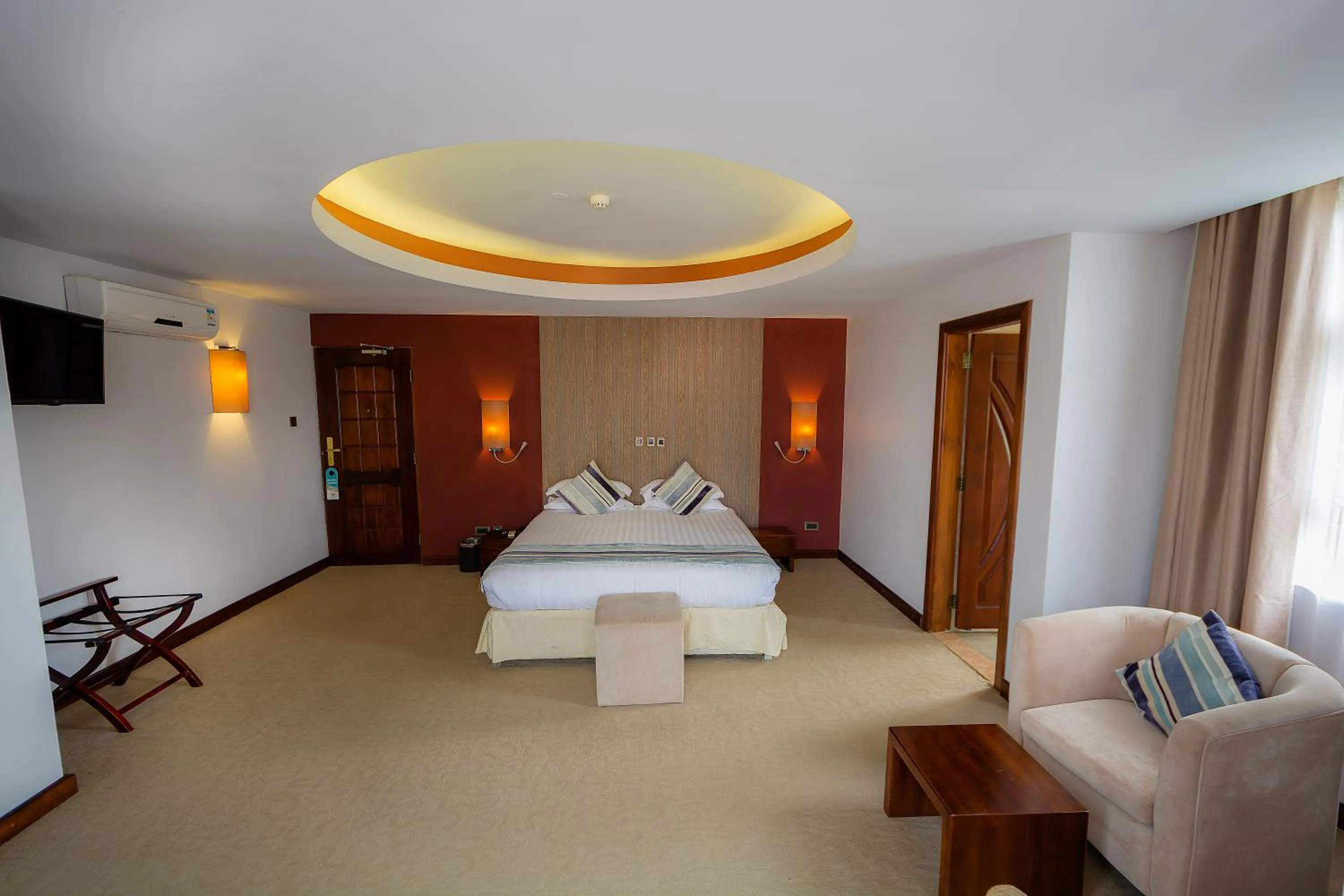 TV and multimedia, Bed in Imperial Heights Hotel, Entebbe