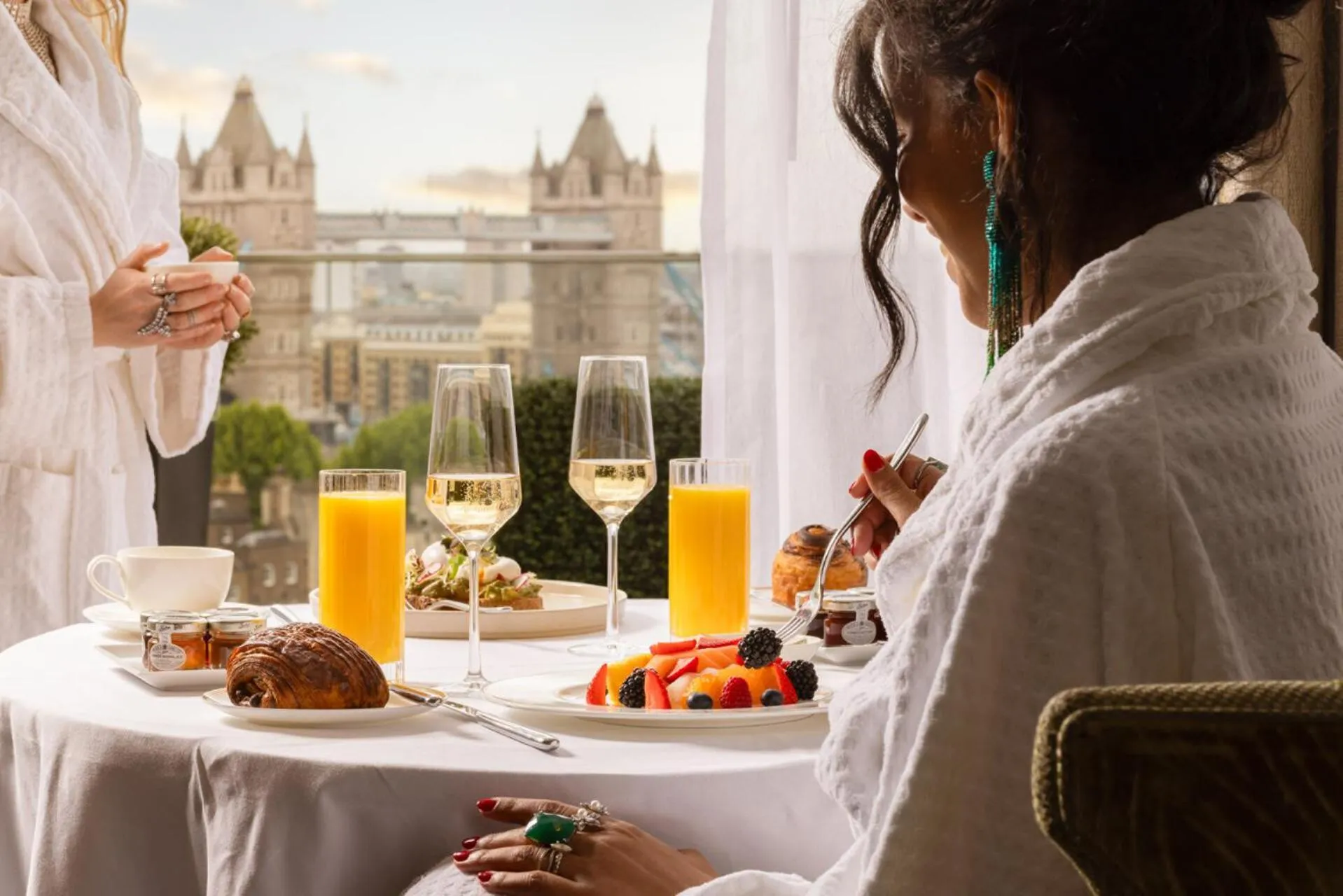 Landmark view in Four Seasons Hotel London at Tower Bridge