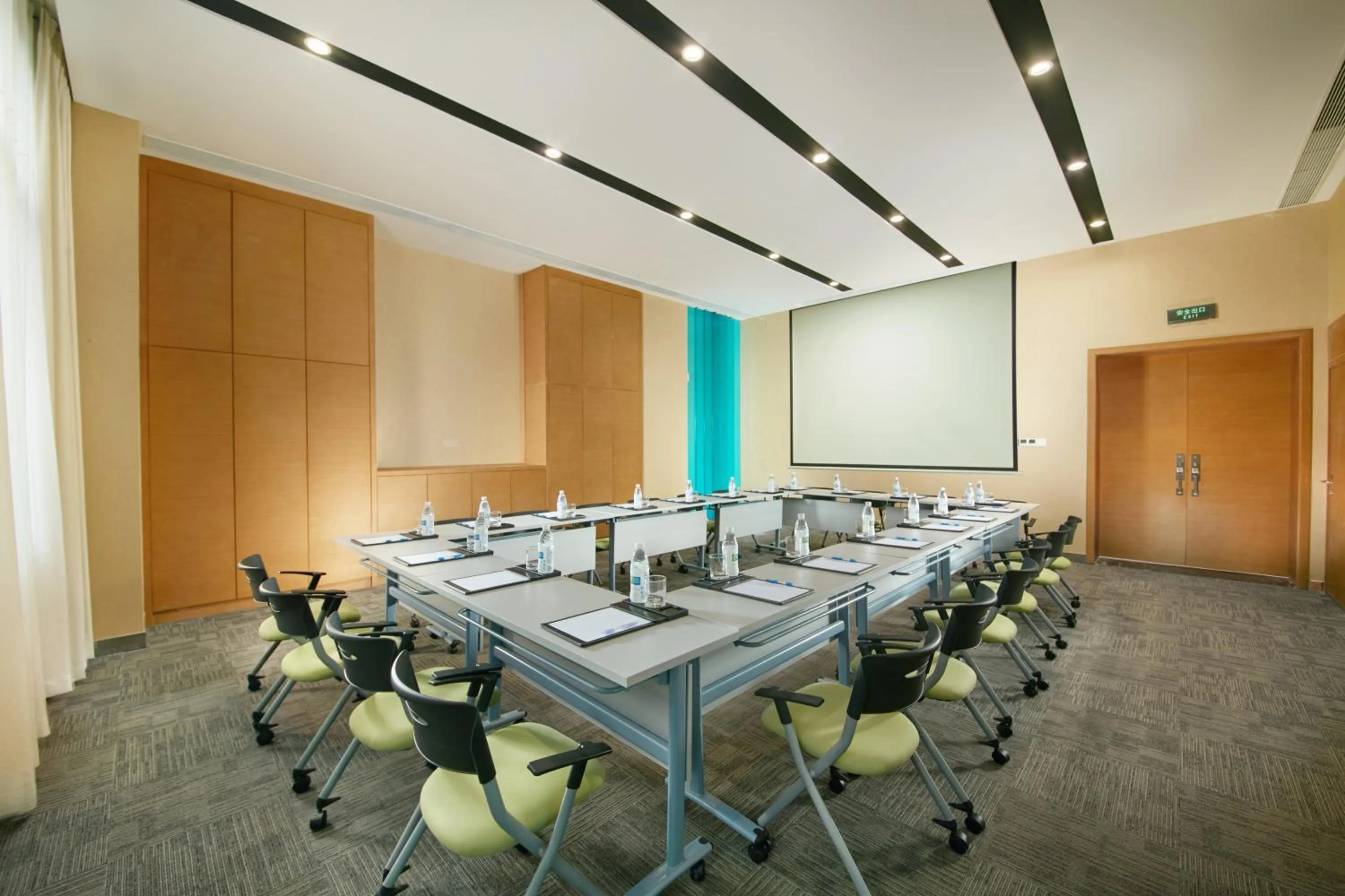 Meeting/conference room in Holiday Inn Express Leshan City Square by IHG - High Speed Rail and Leshan Giant Buddha