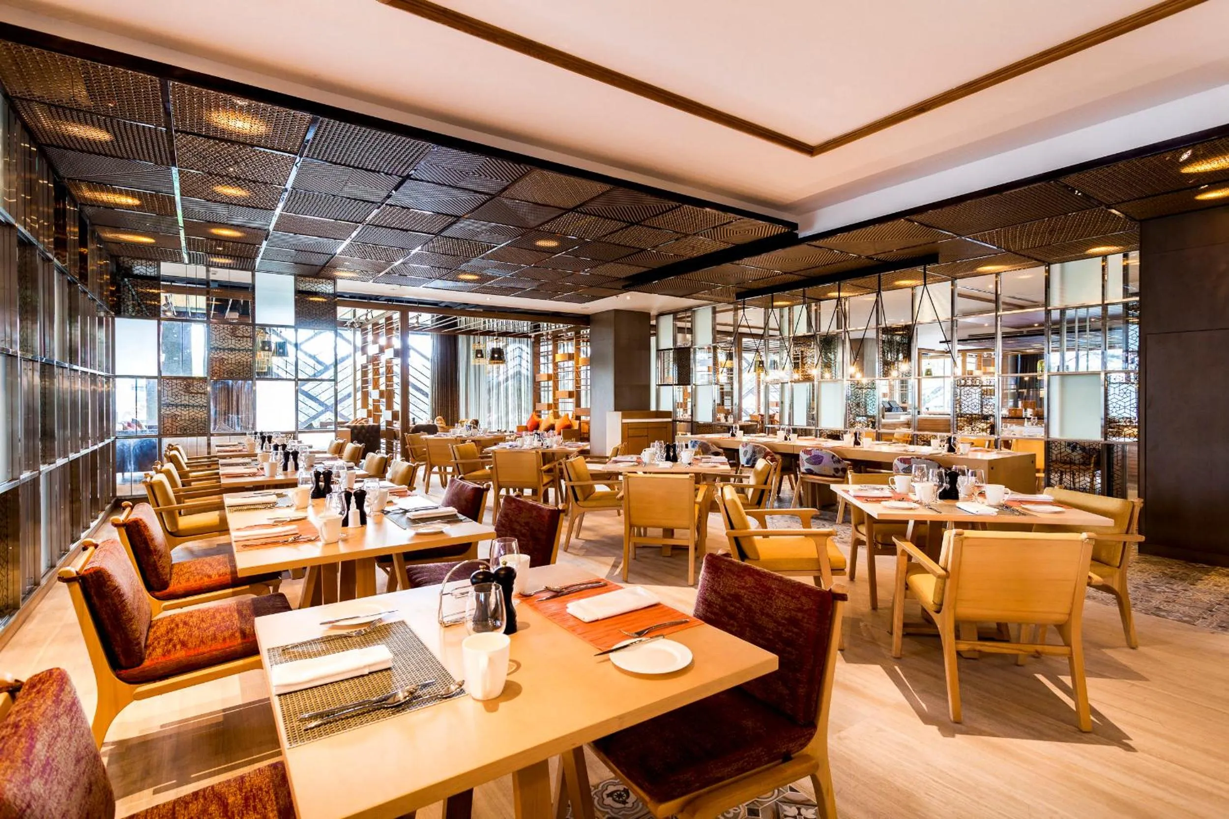 Restaurant/places to eat in Crowne Plaza Vientiane by IHG