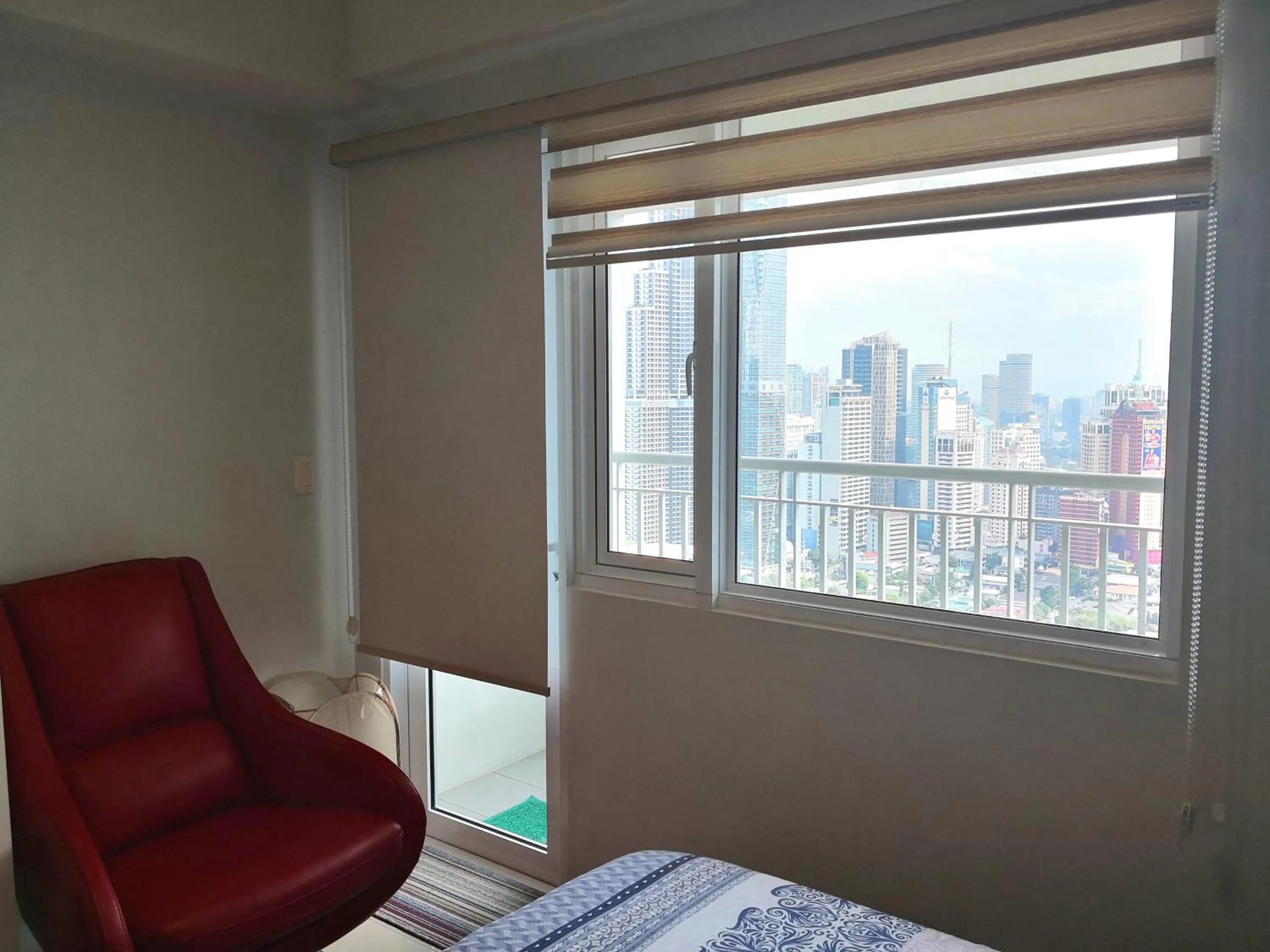Balcony/Terrace, Bed in All At Jazz - Makati Serviced Apartments
