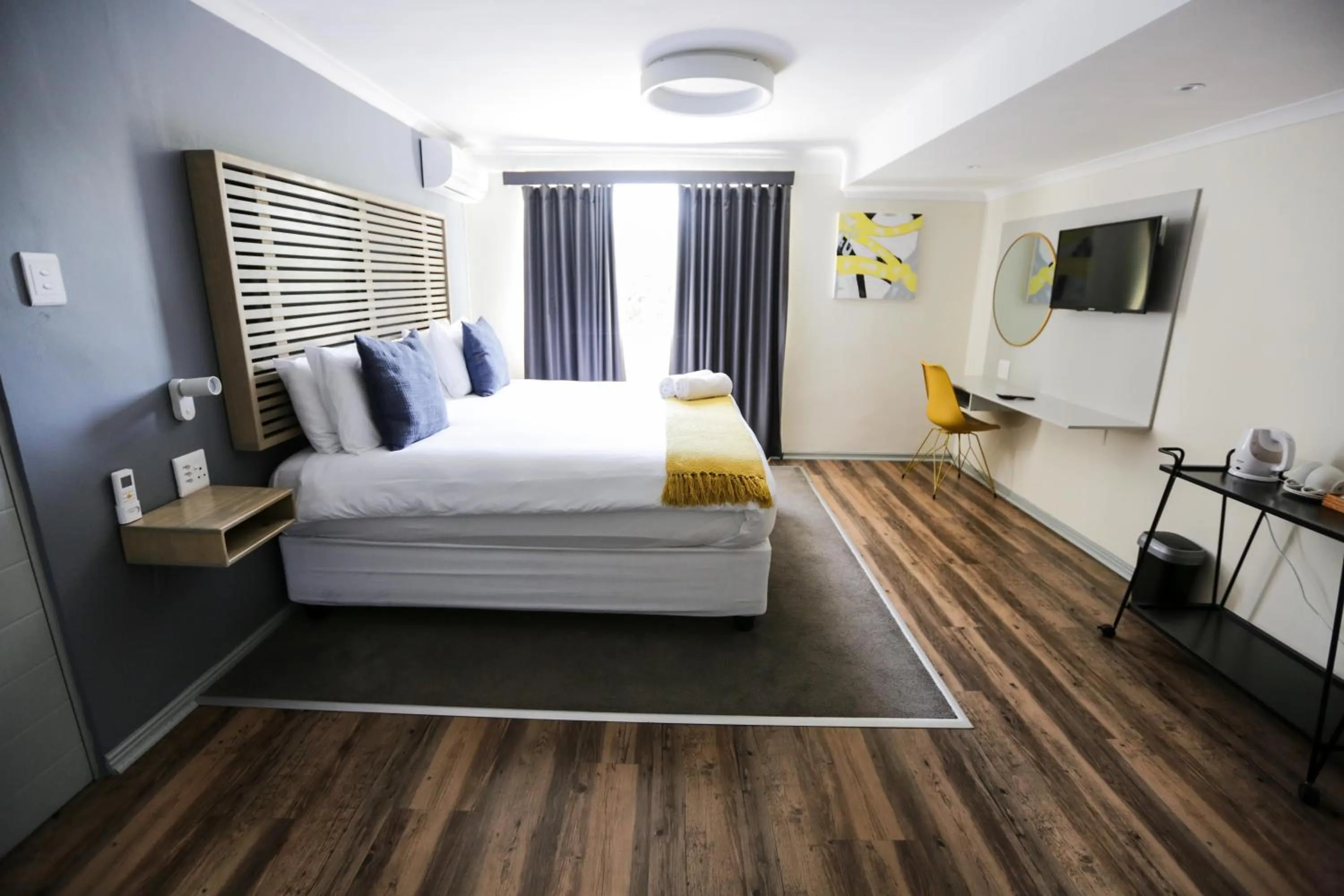 TV and multimedia, Bed in New National Hotel and Conference