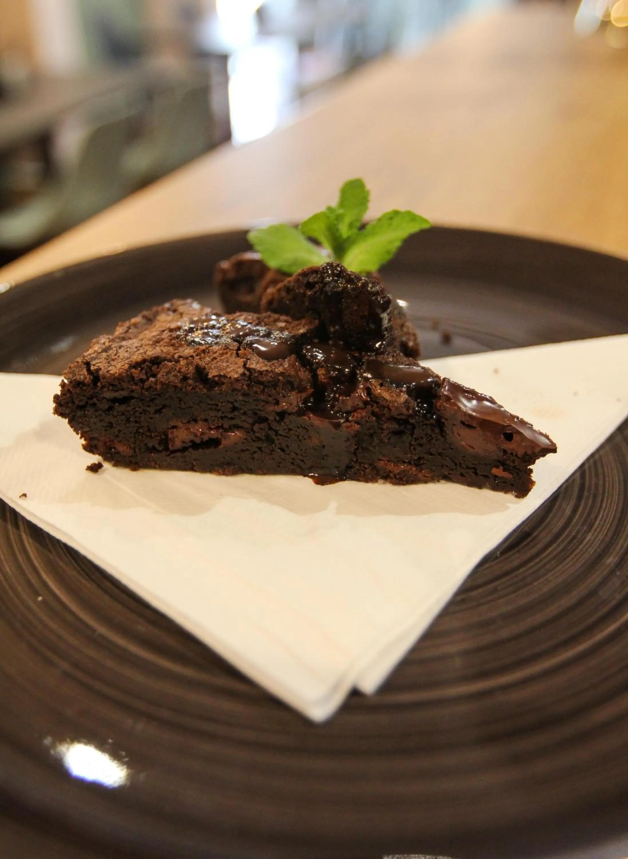 Restaurant/places to eat in New National Hotel and Conference