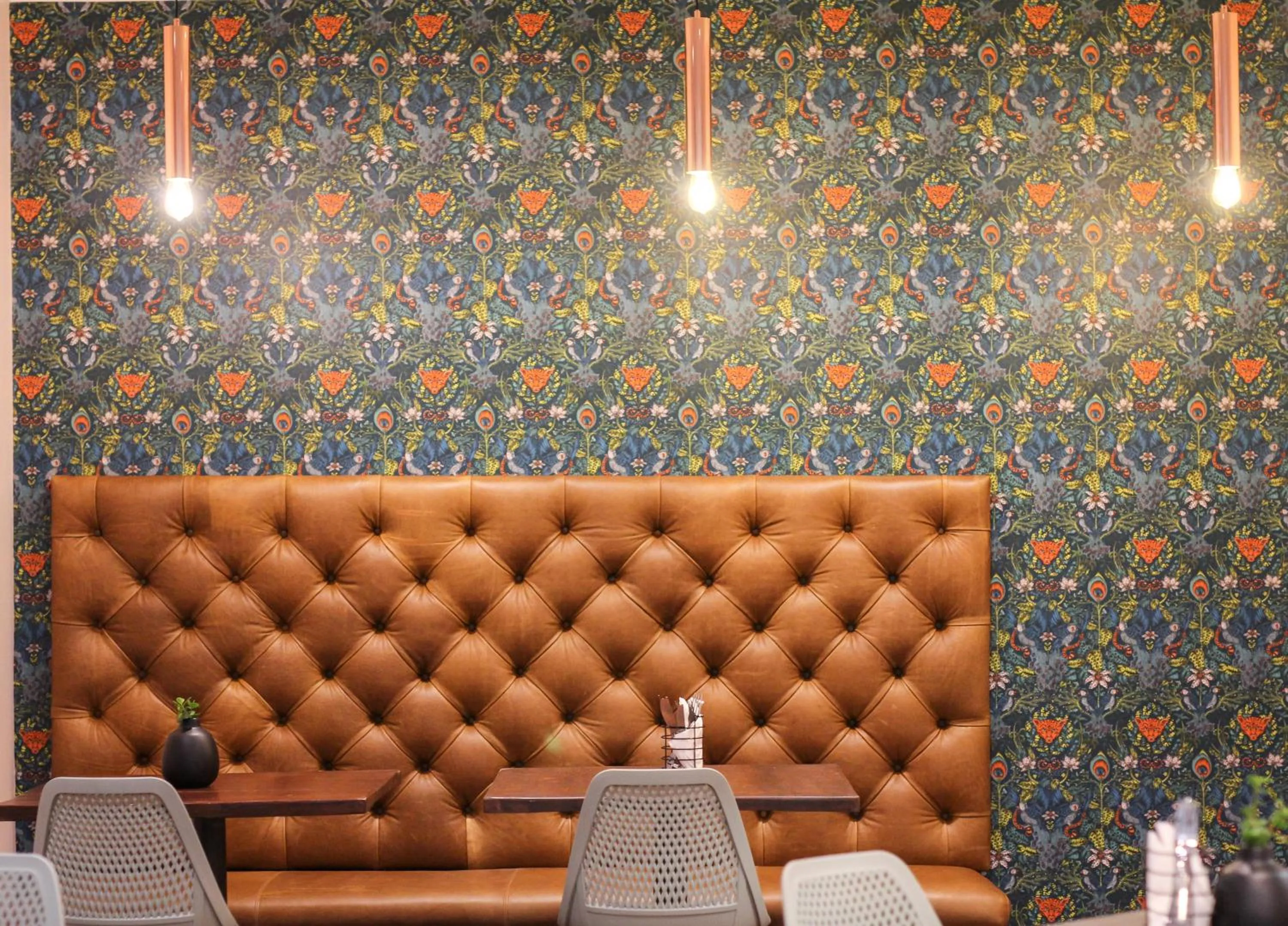 Restaurant/places to eat in New National Hotel and Conference