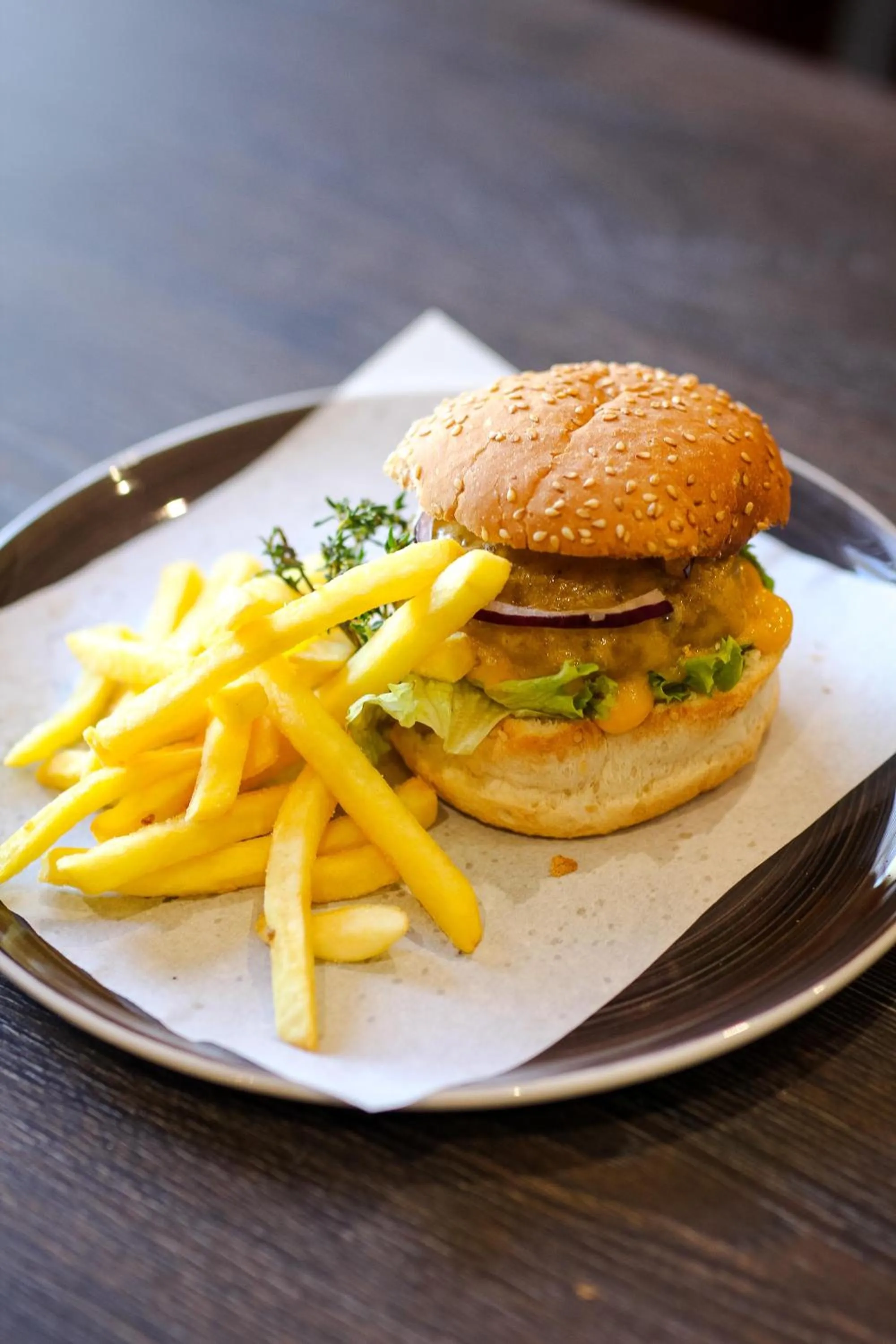 Restaurant/places to eat in New National Hotel and Conference