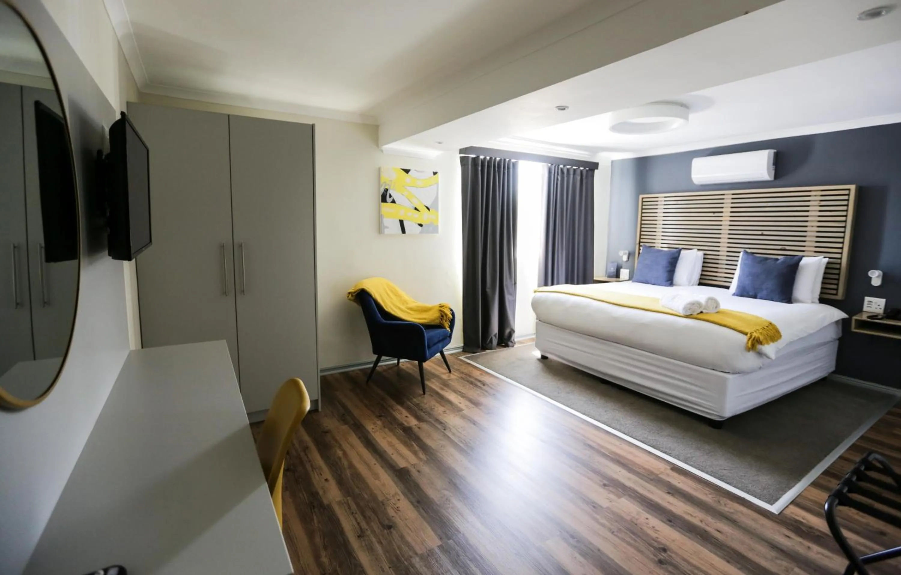 TV and multimedia, Bed in New National Hotel and Conference