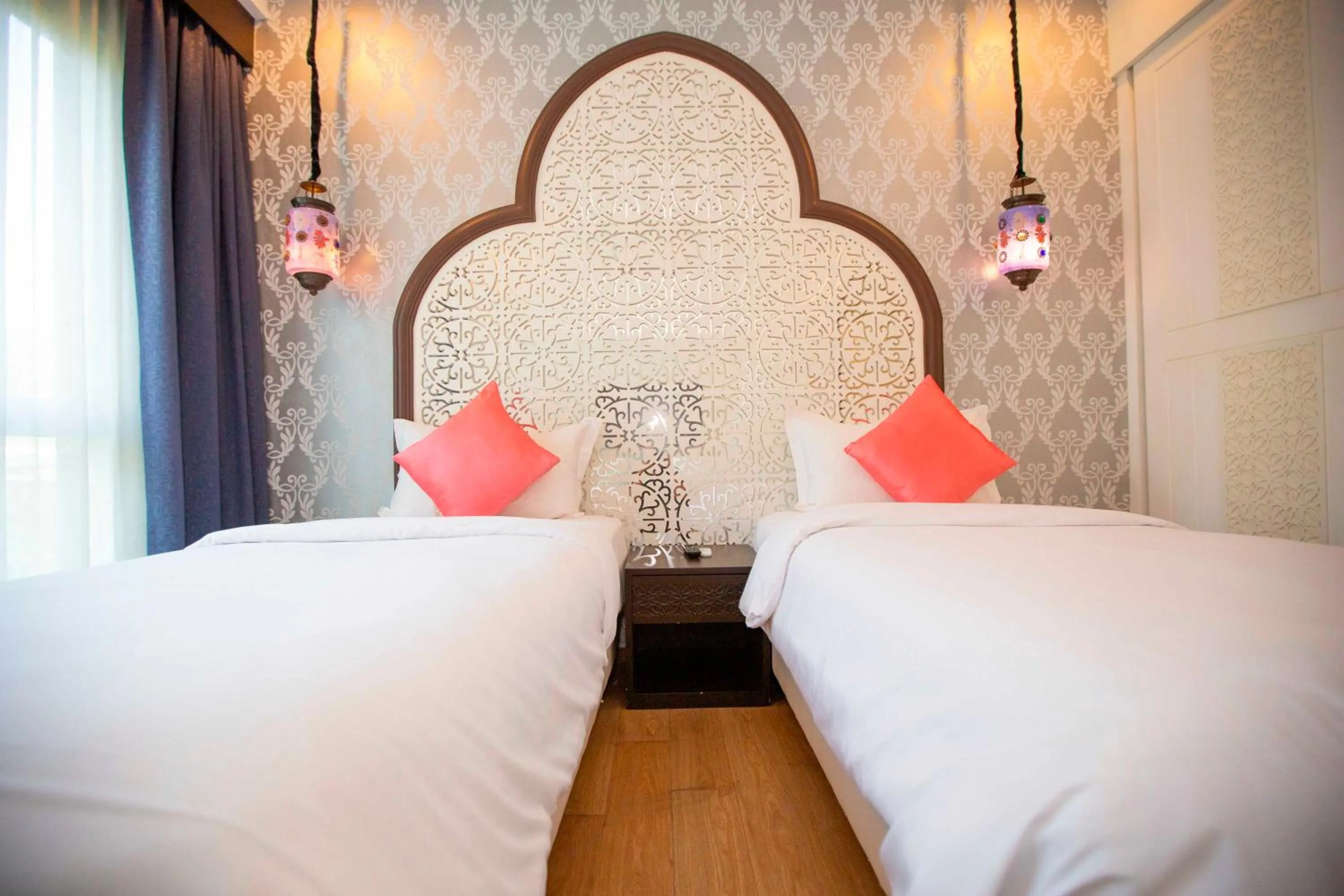 Bedroom, Bed in The Grand Morocc Hotel