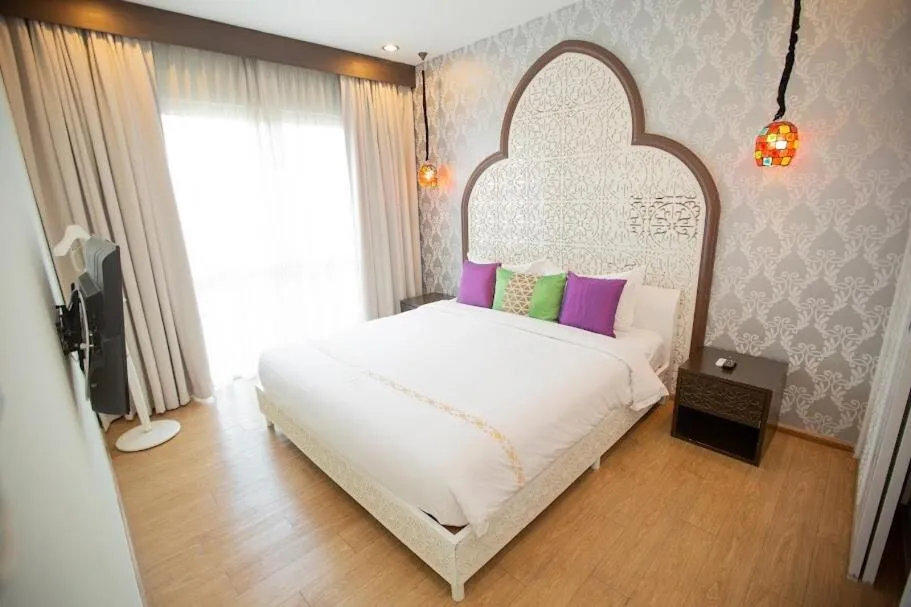 Bedroom, Bed in The Grand Morocc Hotel