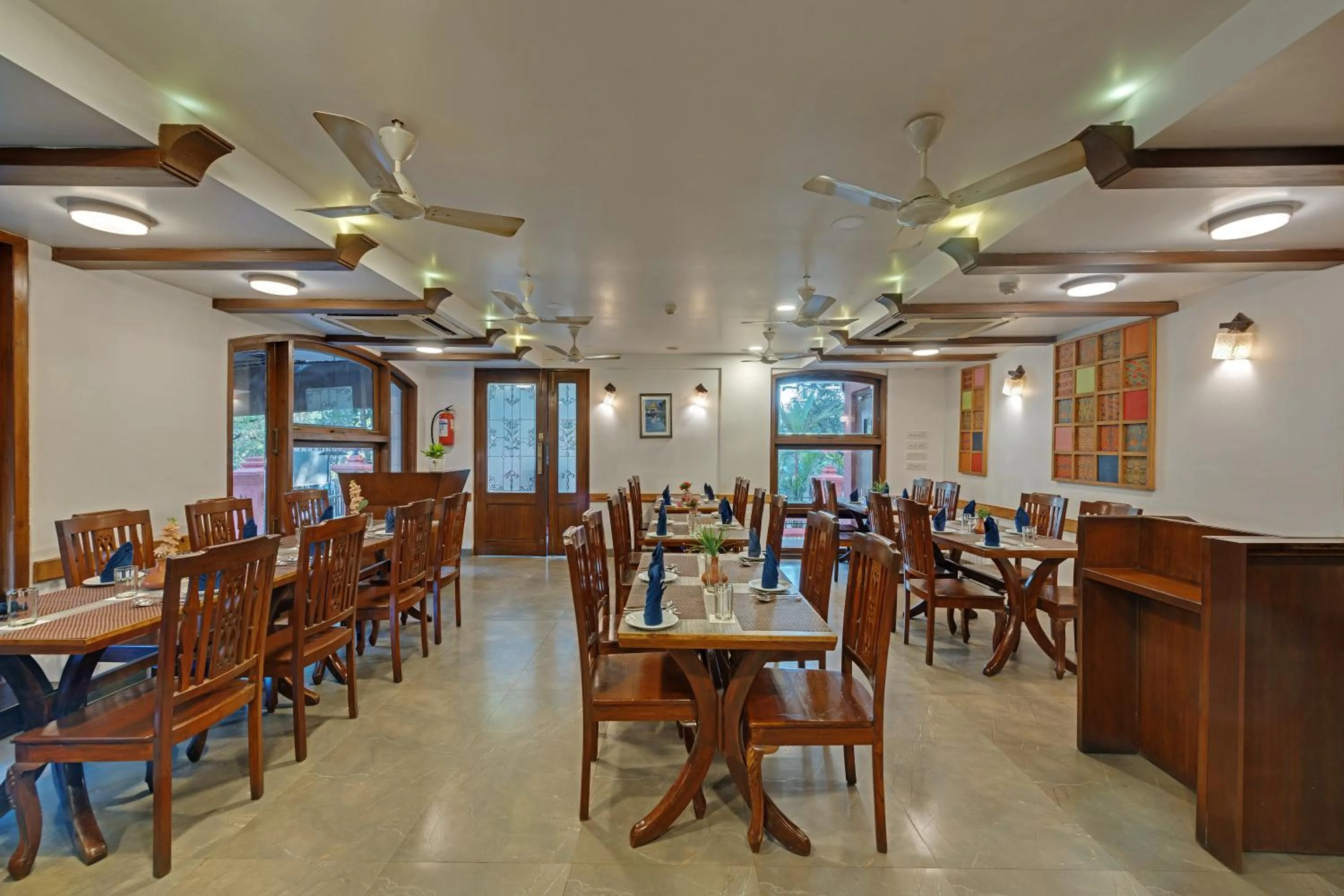 Restaurant/places to eat in Comfort Inn Emerald,Dapoli