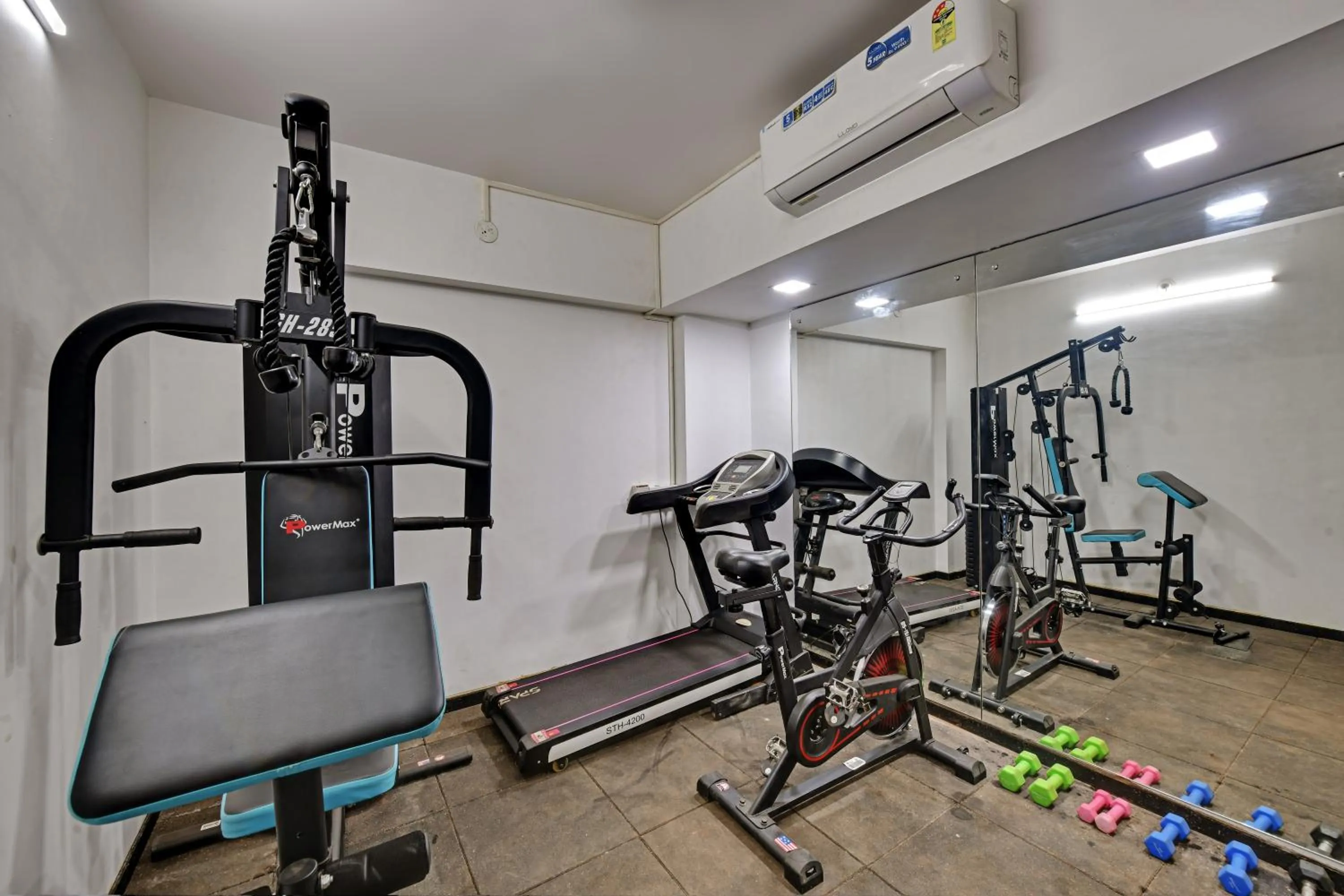 Fitness centre/facilities in Comfort Inn Emerald,Dapoli