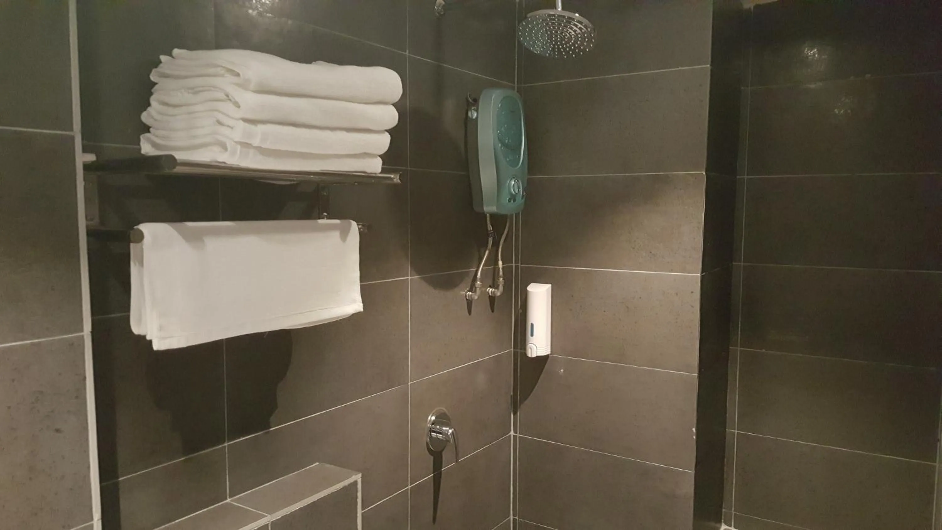 Shower in 9 Square Hotel - Seri Kembangan