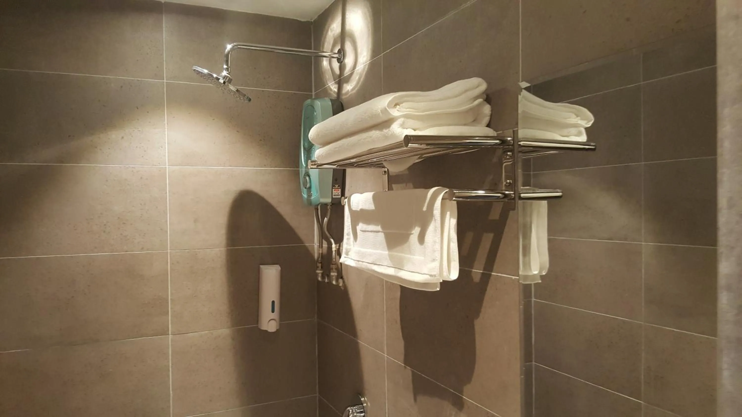Shower in 9 Square Hotel - Seri Kembangan