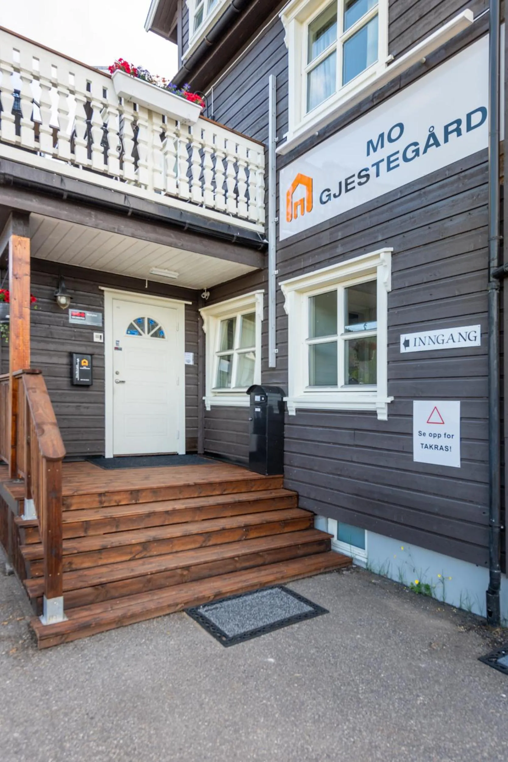 Facade/entrance in Mo Gjestegård
