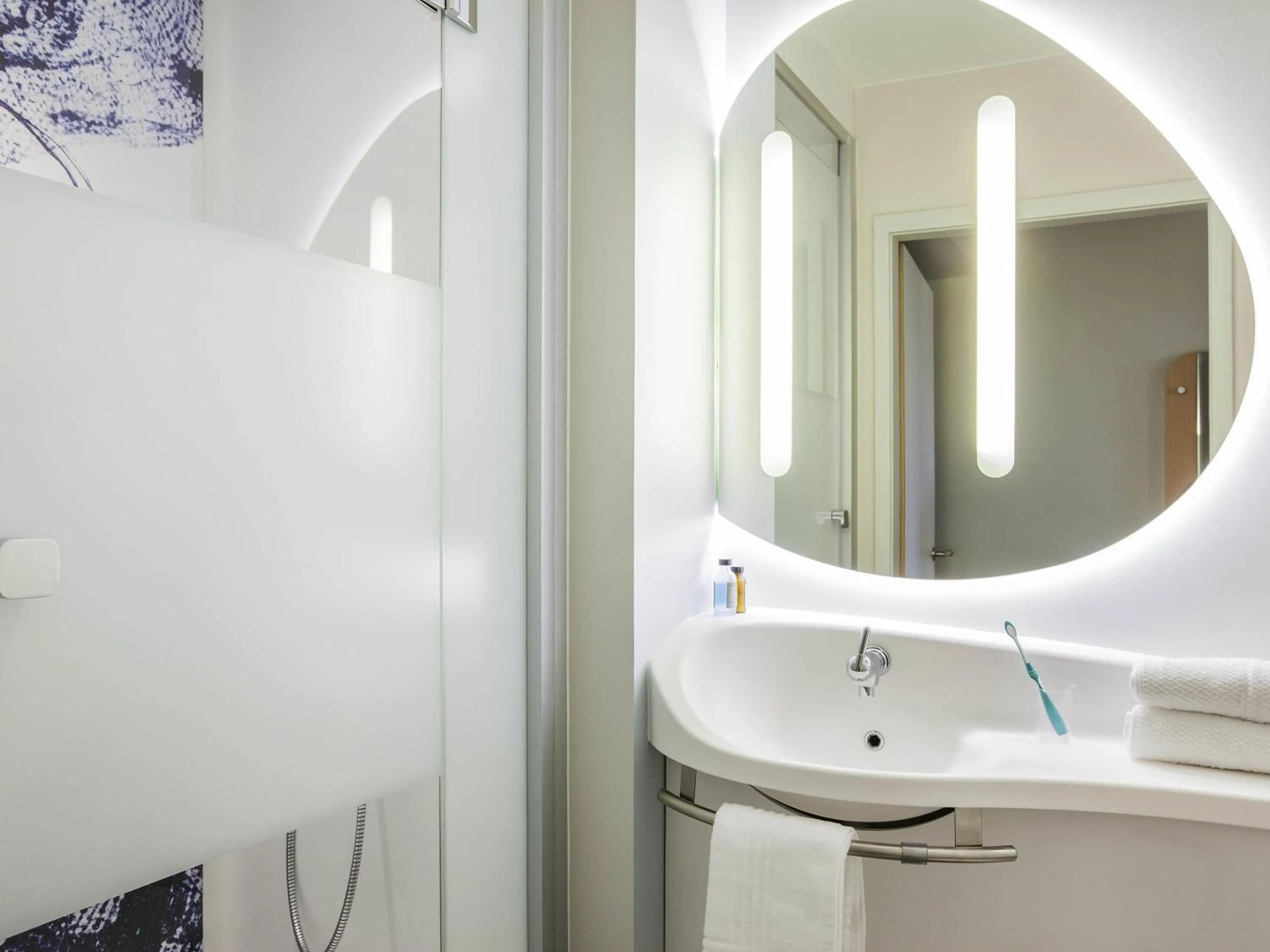 Bedroom in Ibis Budget Mulhouse Centre Gare