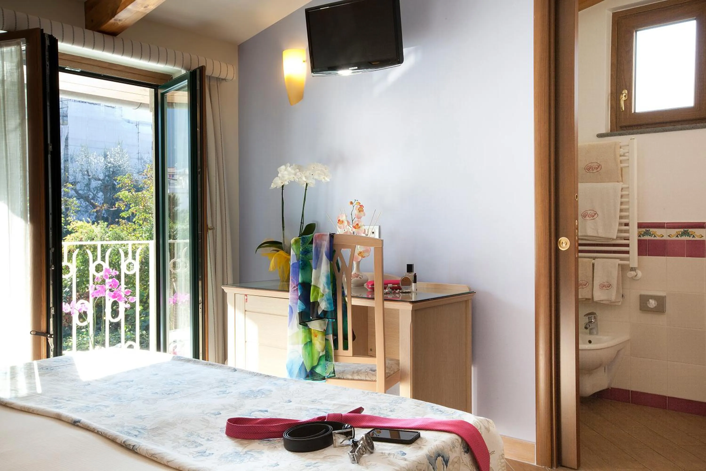 Photo of the whole room in Angiolina Relais