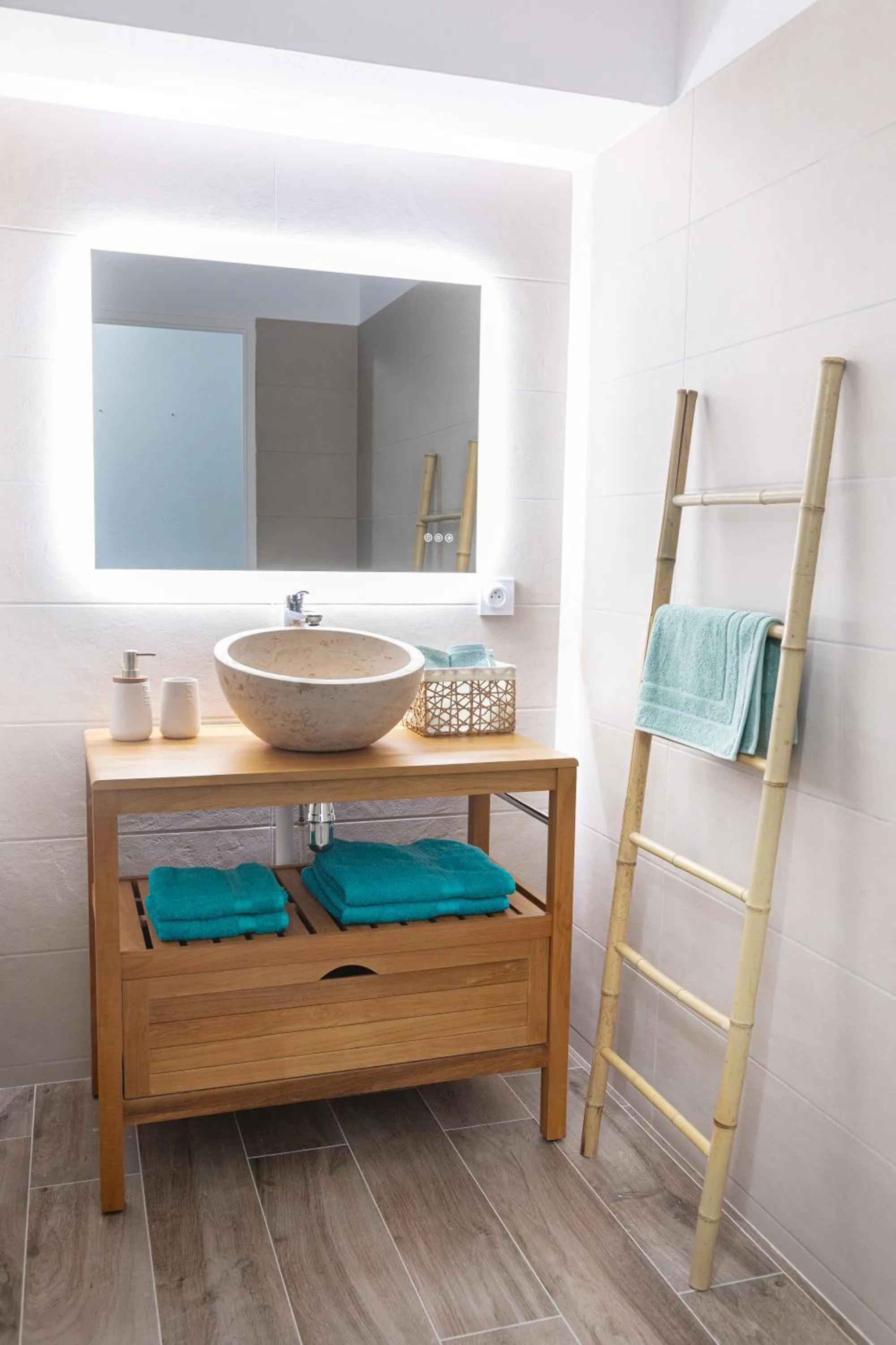 Bathroom, Bed in Cosy apartment Promenade des Anglais