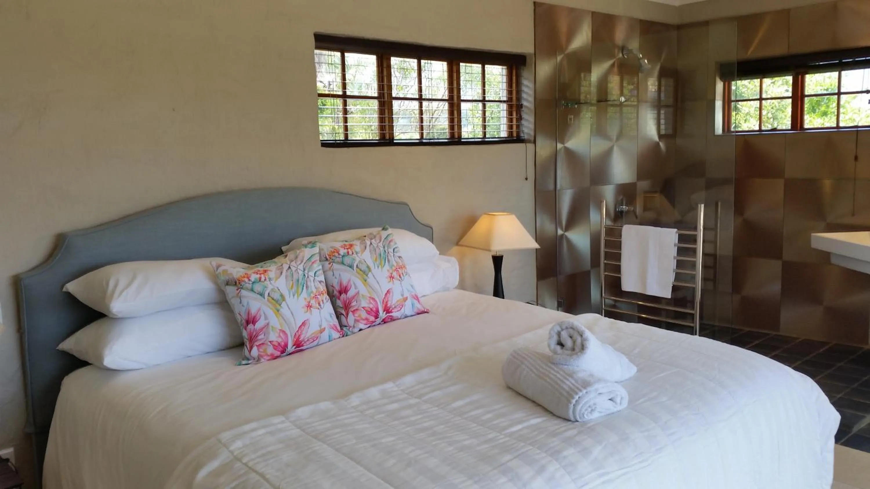 Photo of the whole room in Victorskloof Lodge