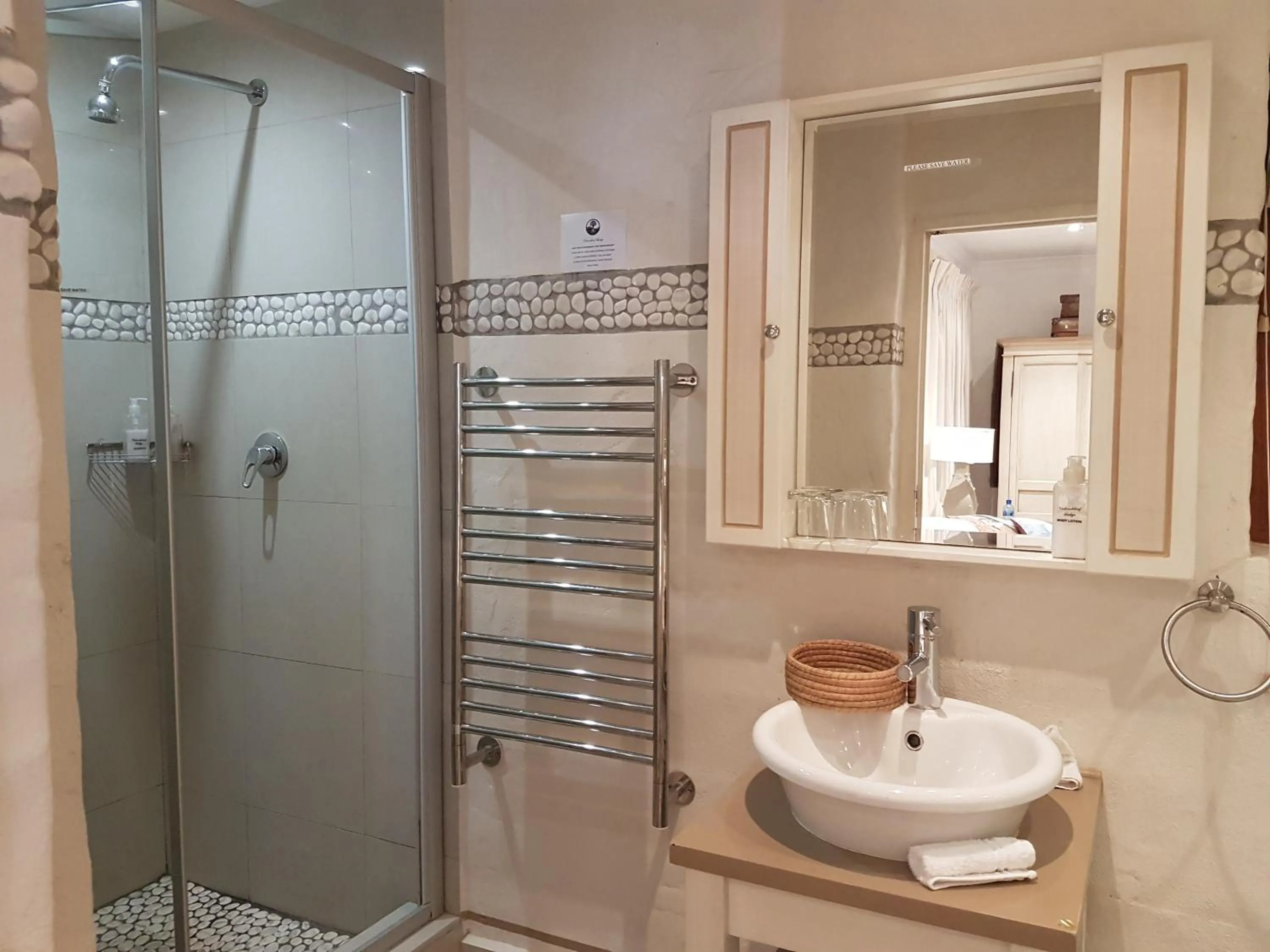 Bathroom in Victorskloof Lodge