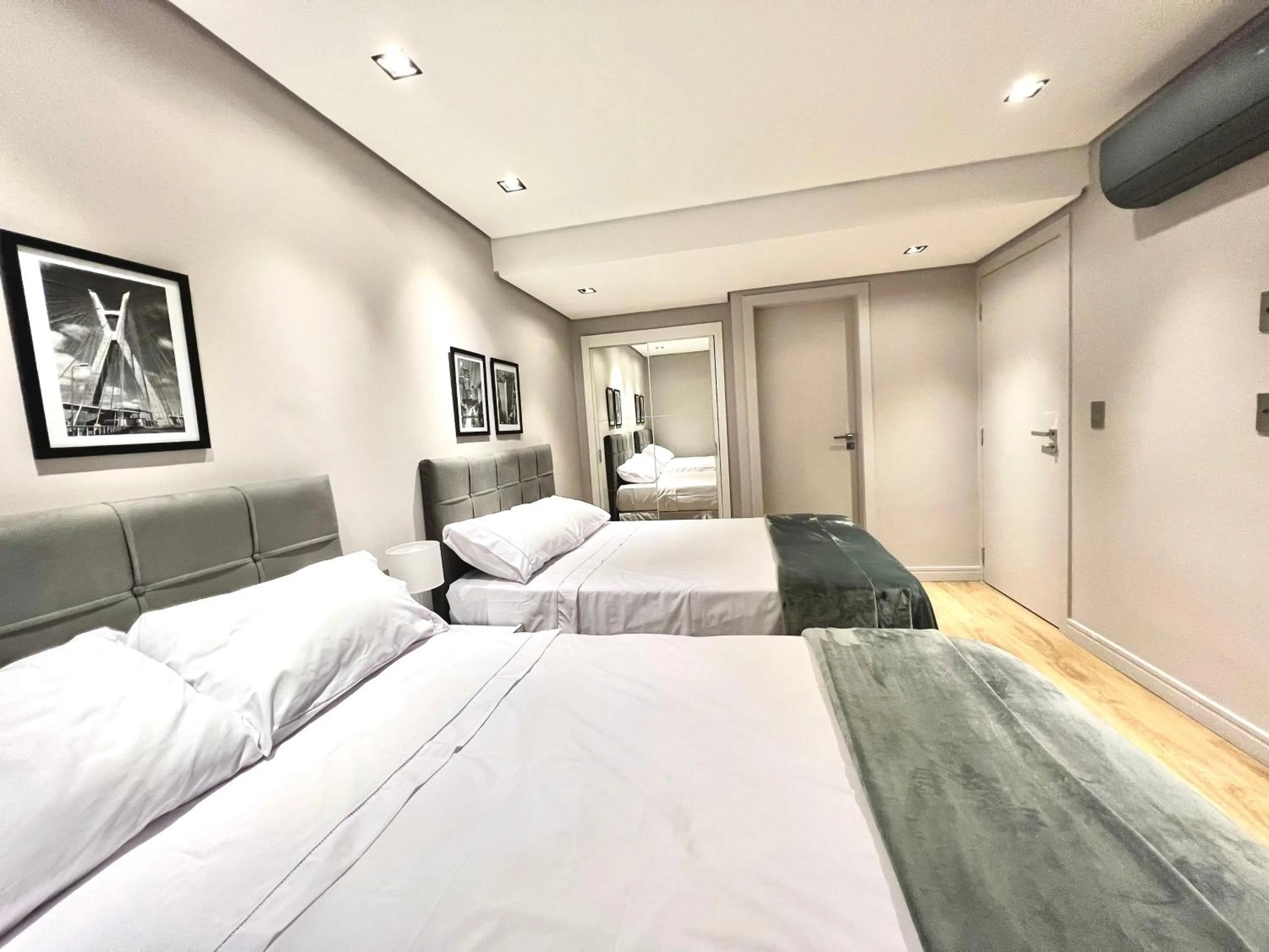 Flat novo, 2 quartos, garagem no coração dos Jardins