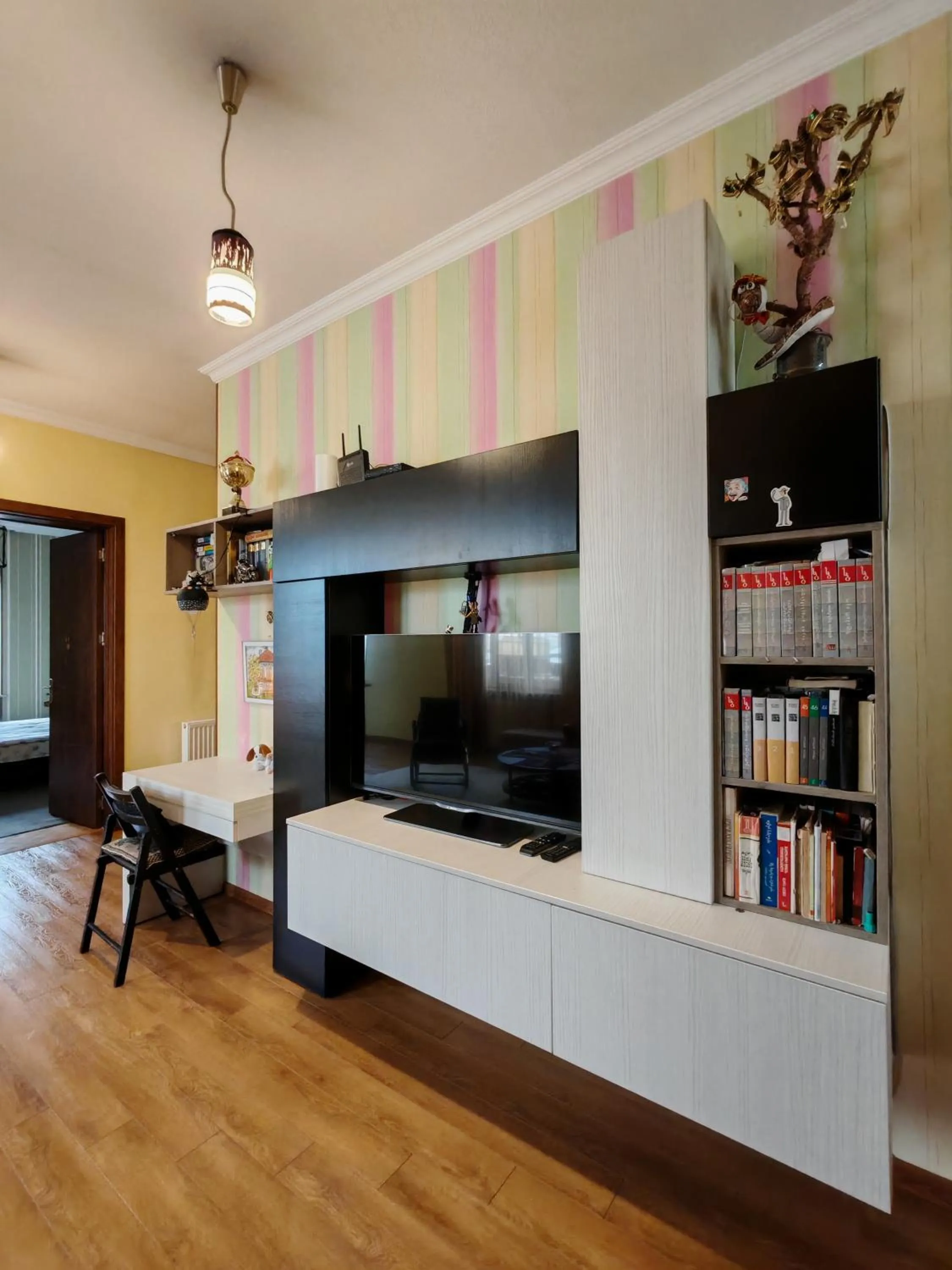 Communal lounge/ TV room in Qilimcha's Guesthouse-Art Museum