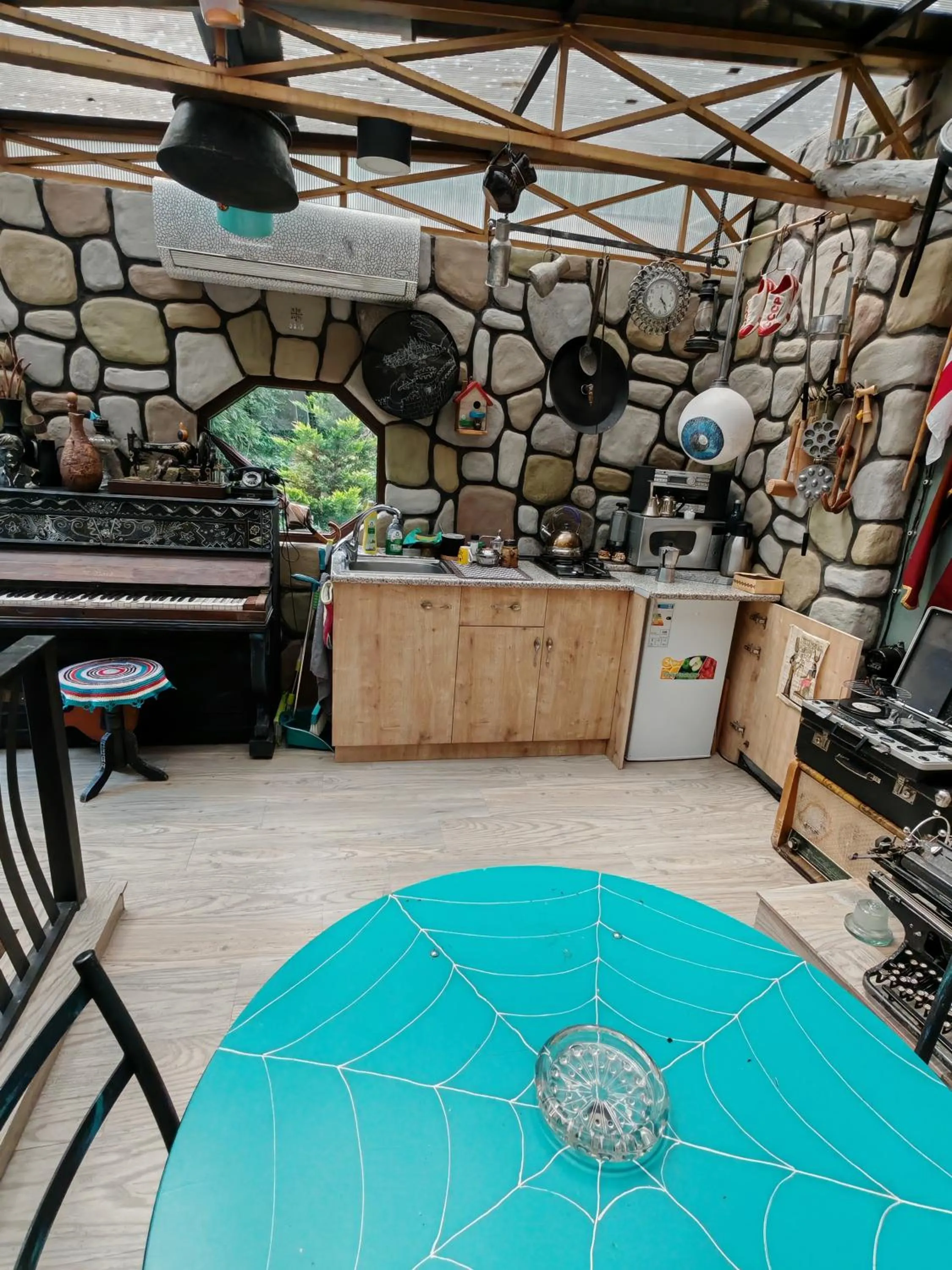 Kitchen or kitchenette in Qilimcha's Guesthouse-Art Museum