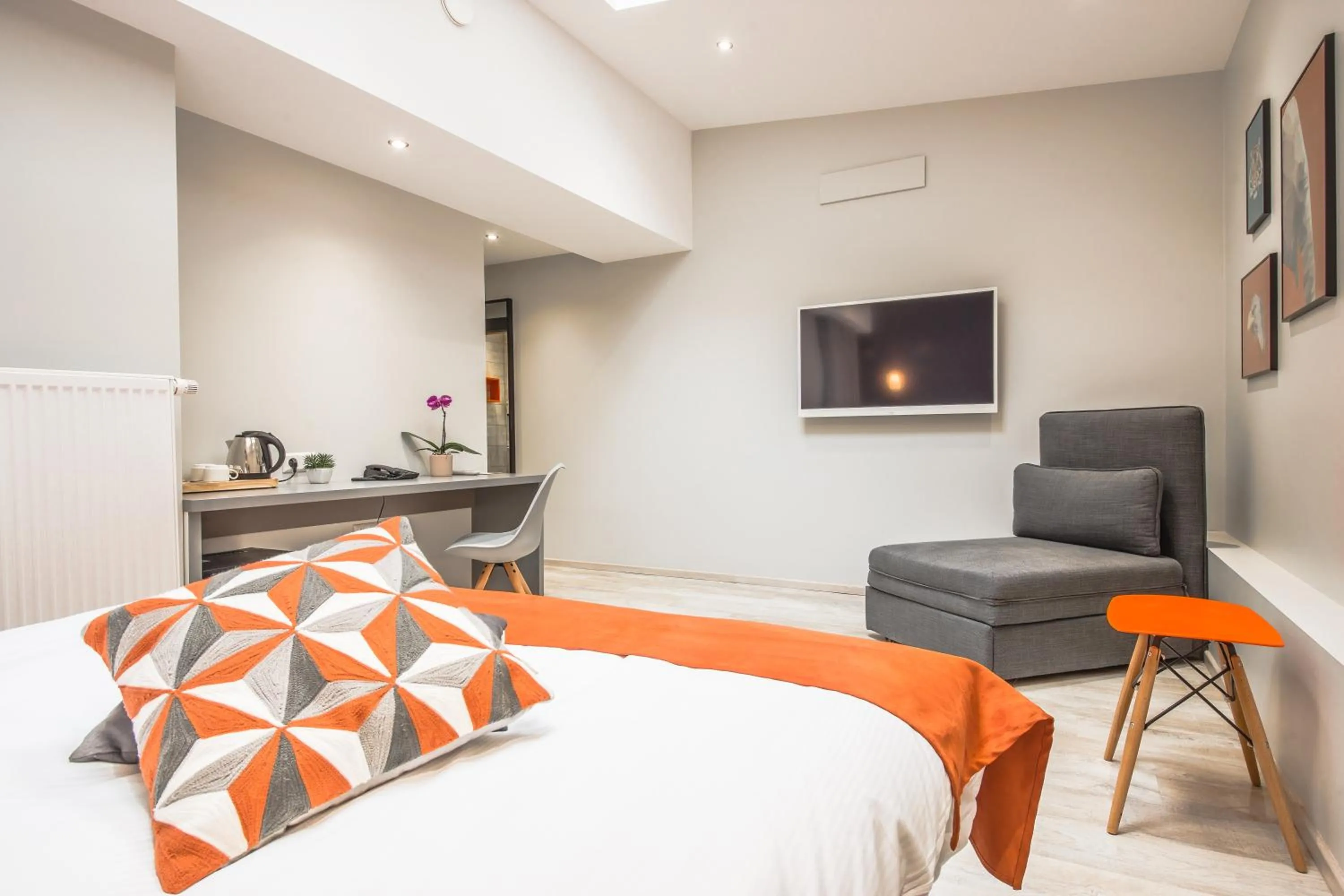 Photo of the whole room, Bed in Mandarina Hotel Luxembourg Strassen