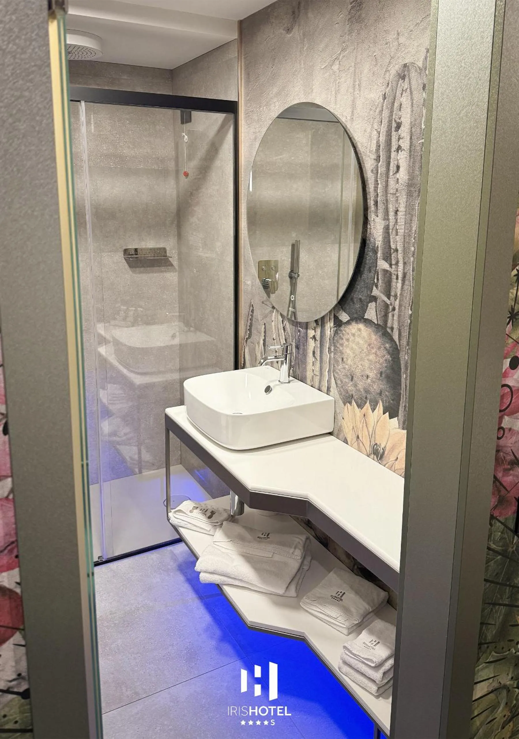 Iris Hotel