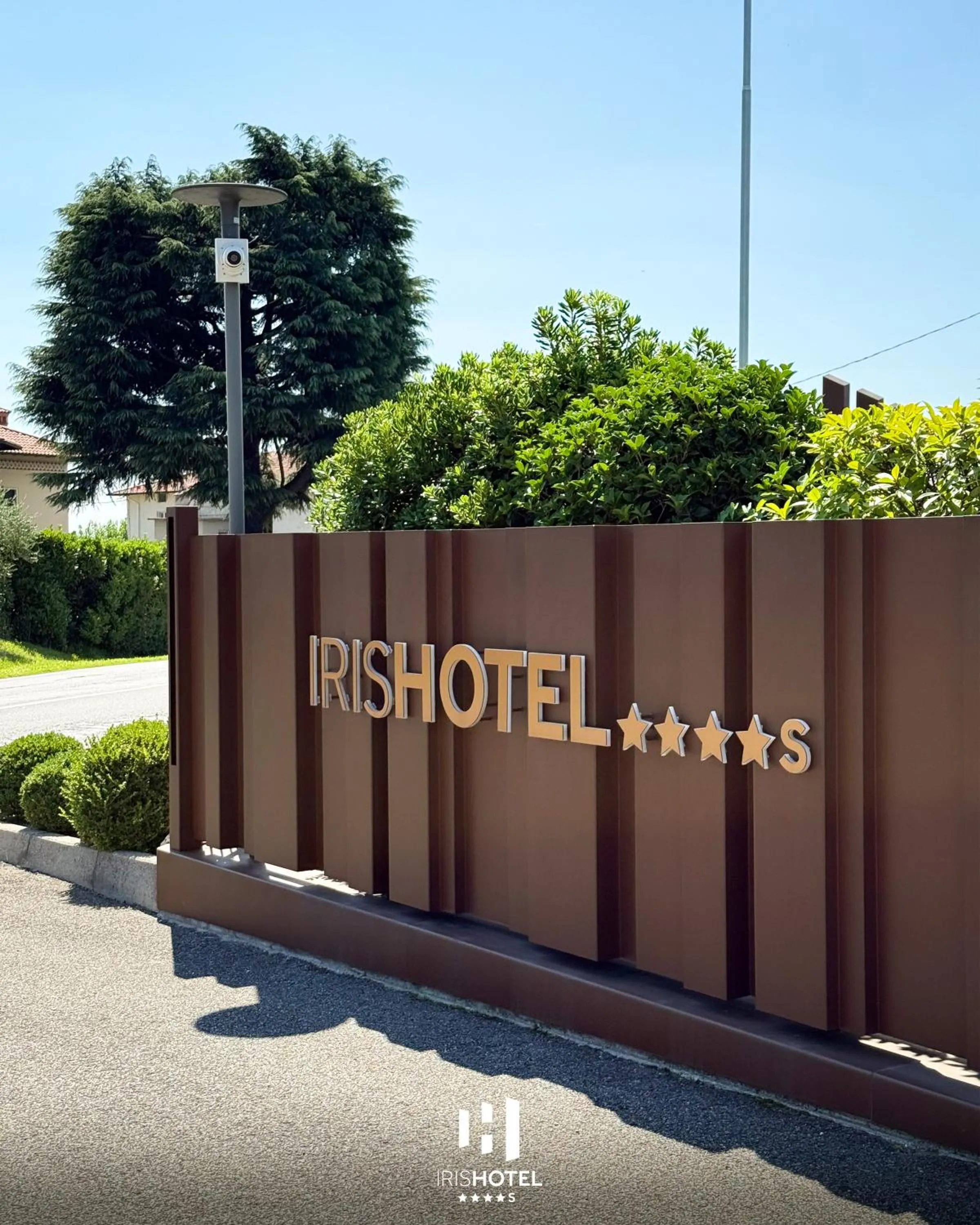 Iris Hotel
