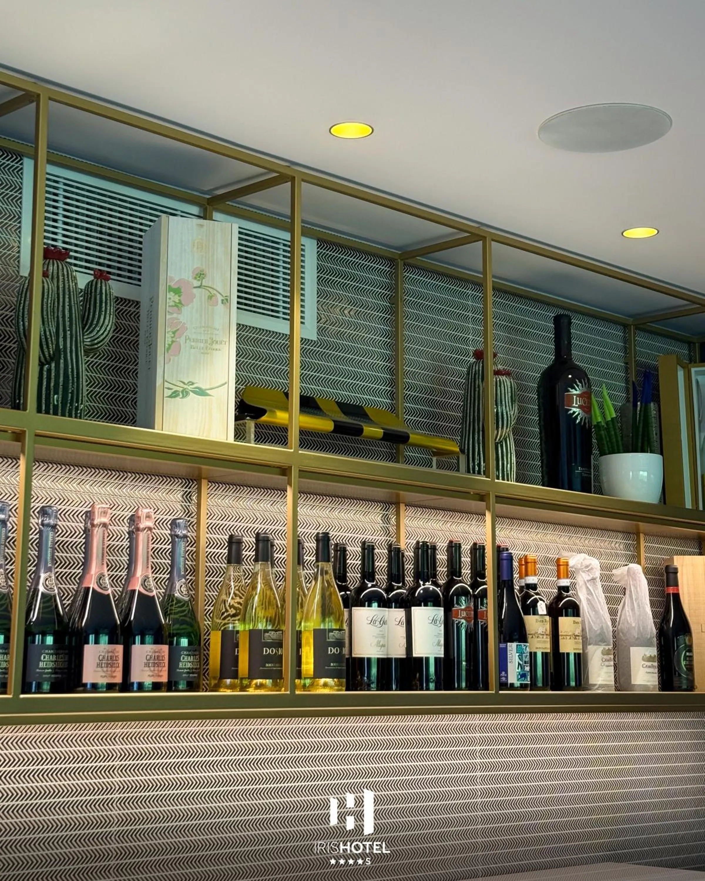 Iris Hotel