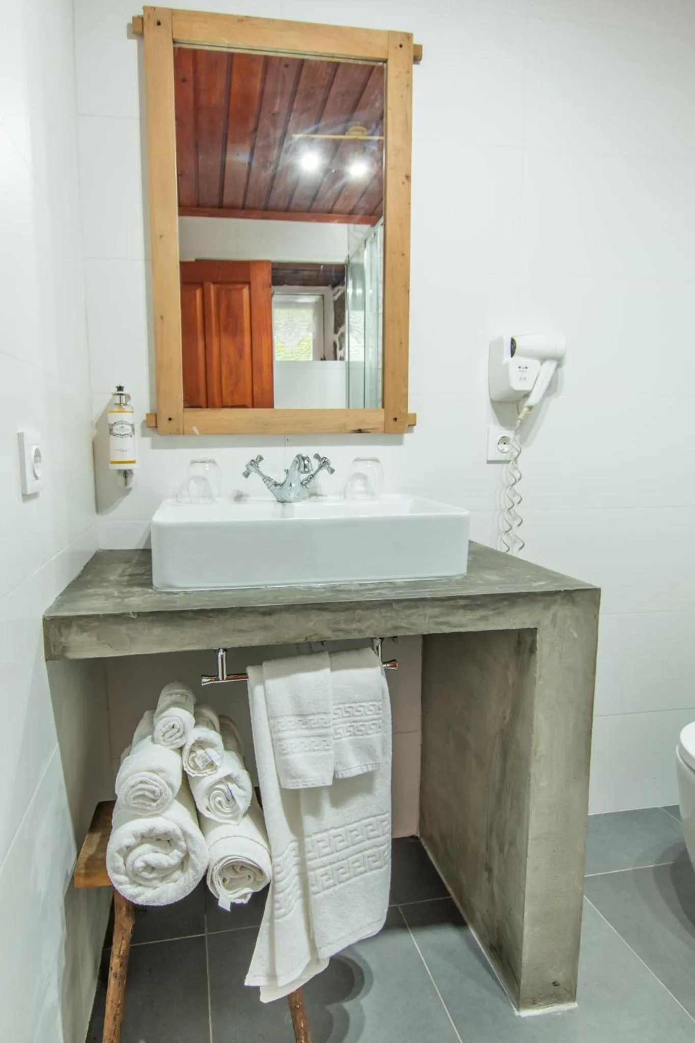Bathroom in Aldeia da Cuada