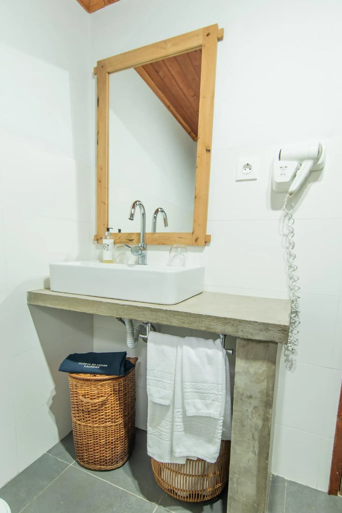 Bathroom in Aldeia da Cuada