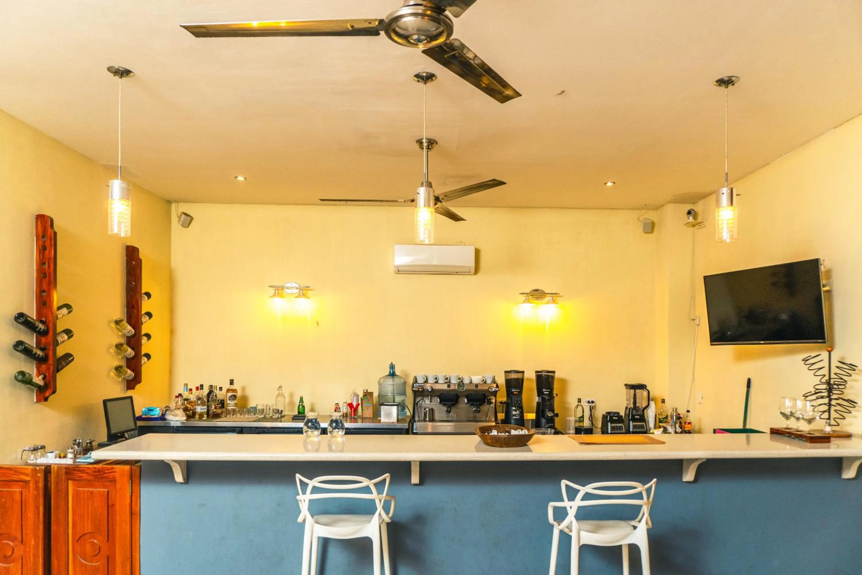 Restaurant/places to eat in Hotel Plaza Marbella Granada