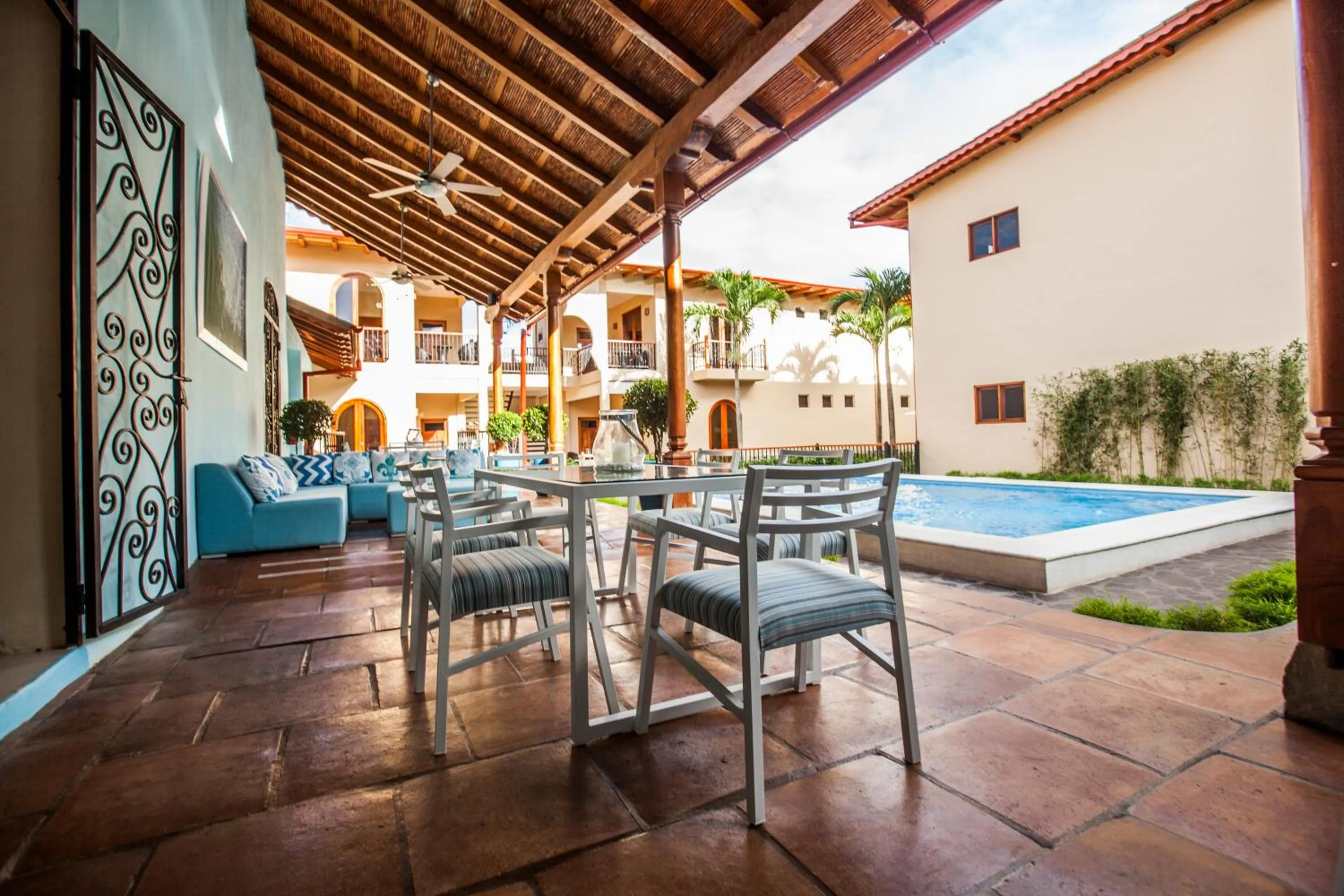 Restaurant/places to eat in Hotel Plaza Marbella Granada