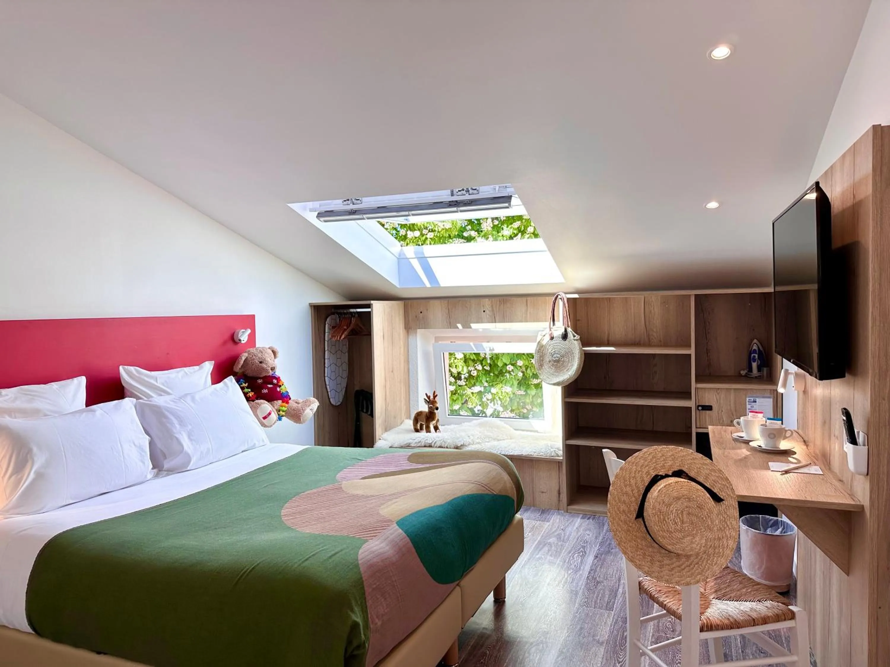 Bed in Hotel Le Provence - Restaurant Le Styx