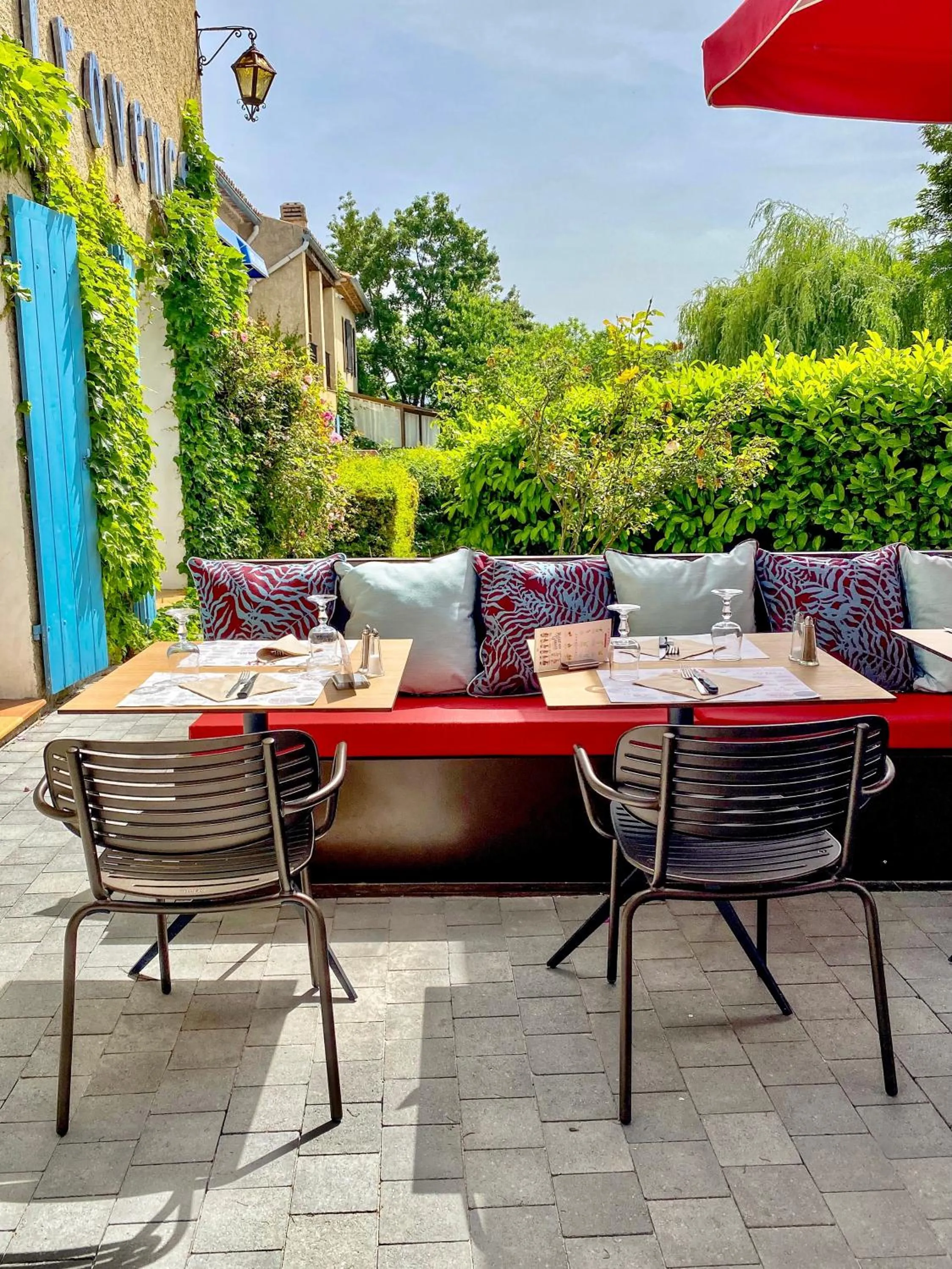 Patio in Hotel Le Provence - Restaurant Le Styx