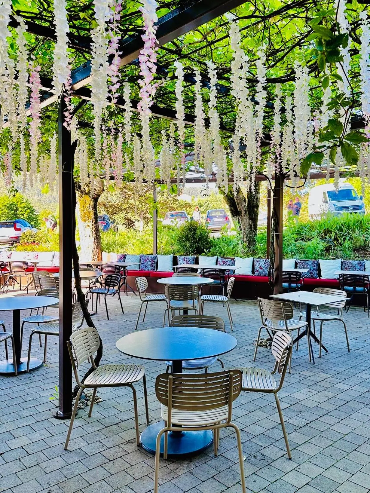 Patio in Hotel Le Provence - Restaurant Le Styx