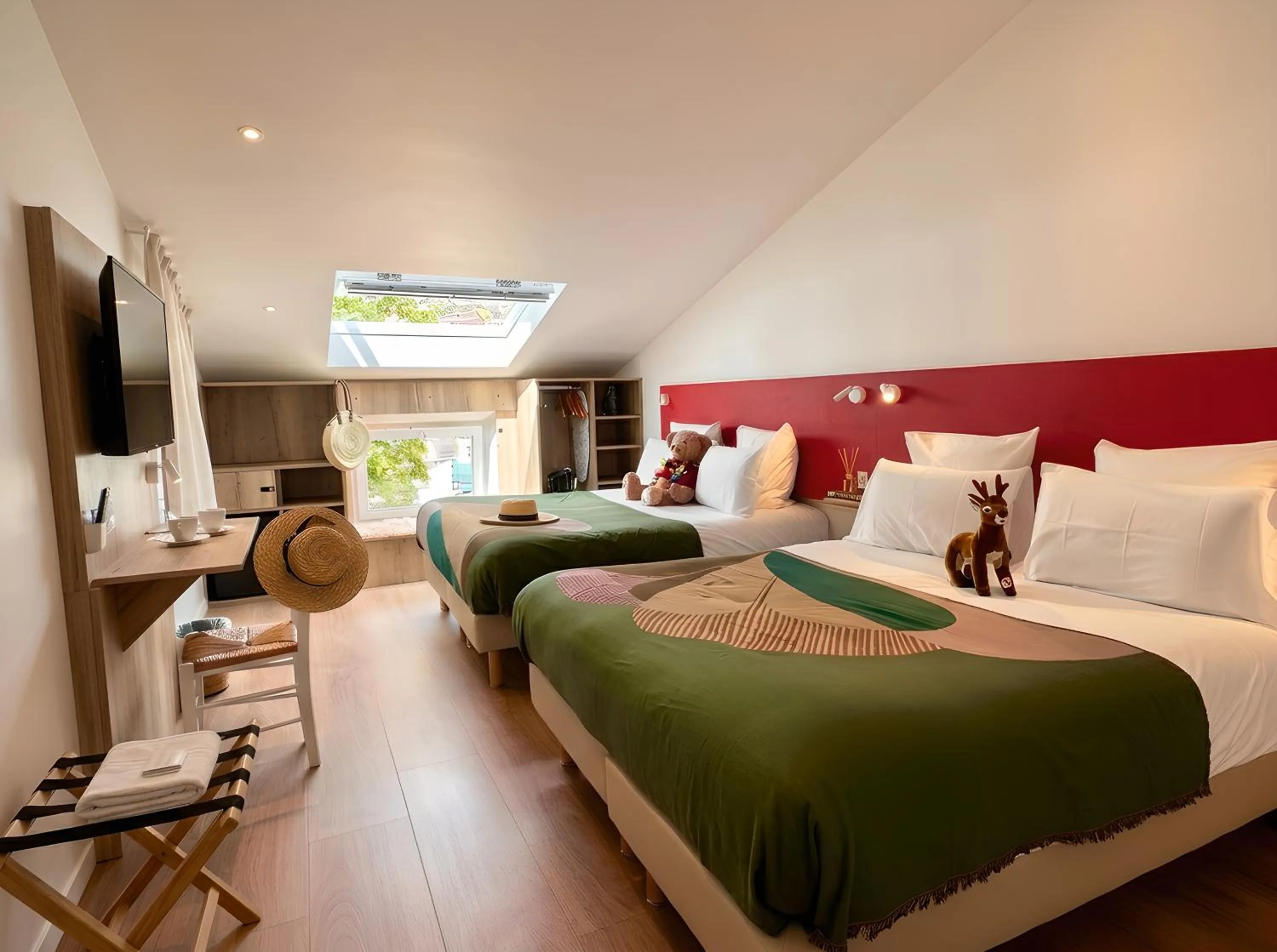 TV and multimedia, Bed in Hotel Le Provence - Restaurant Le Styx