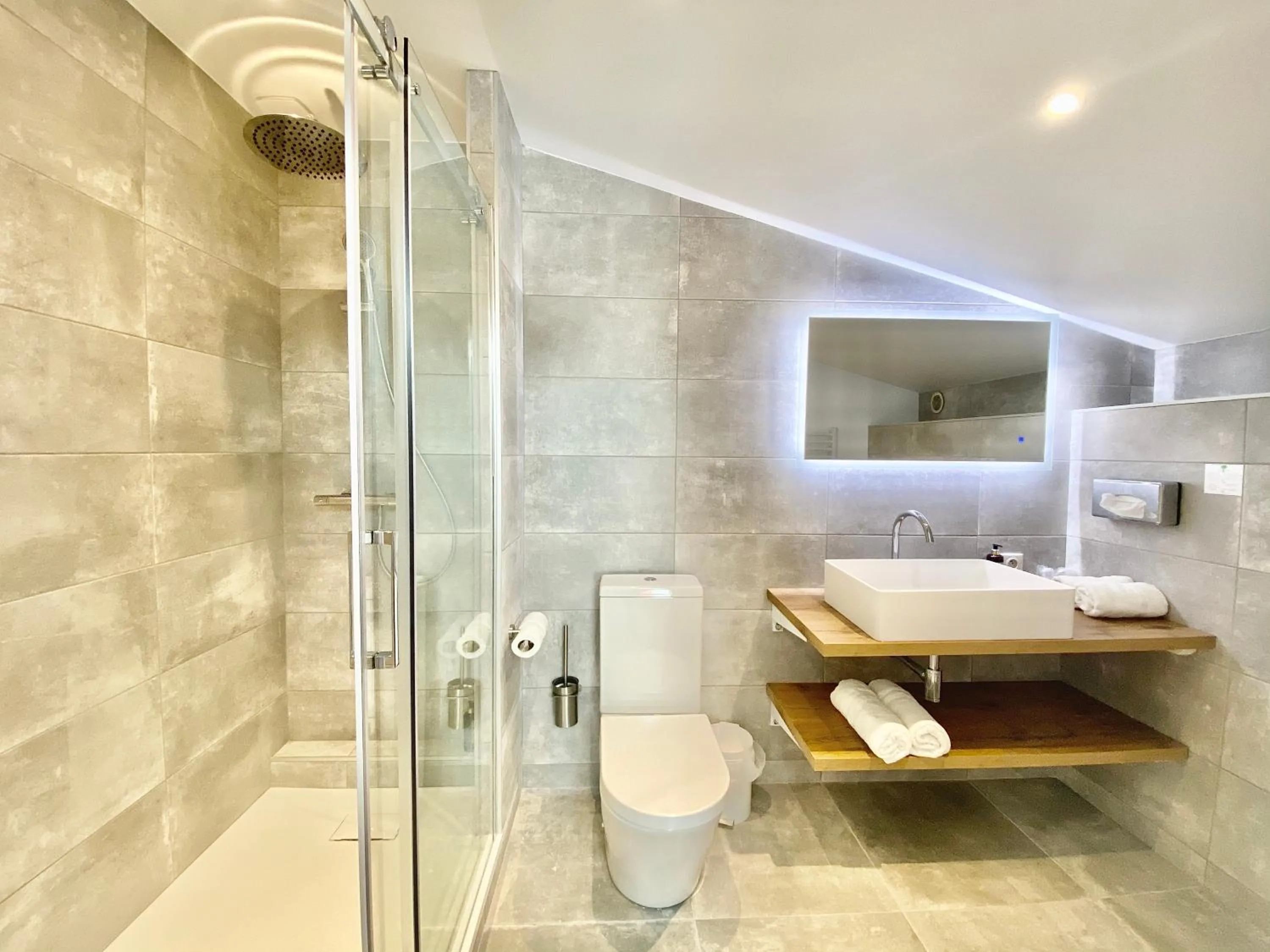 Bathroom in Hotel Le Provence - Restaurant Le Styx